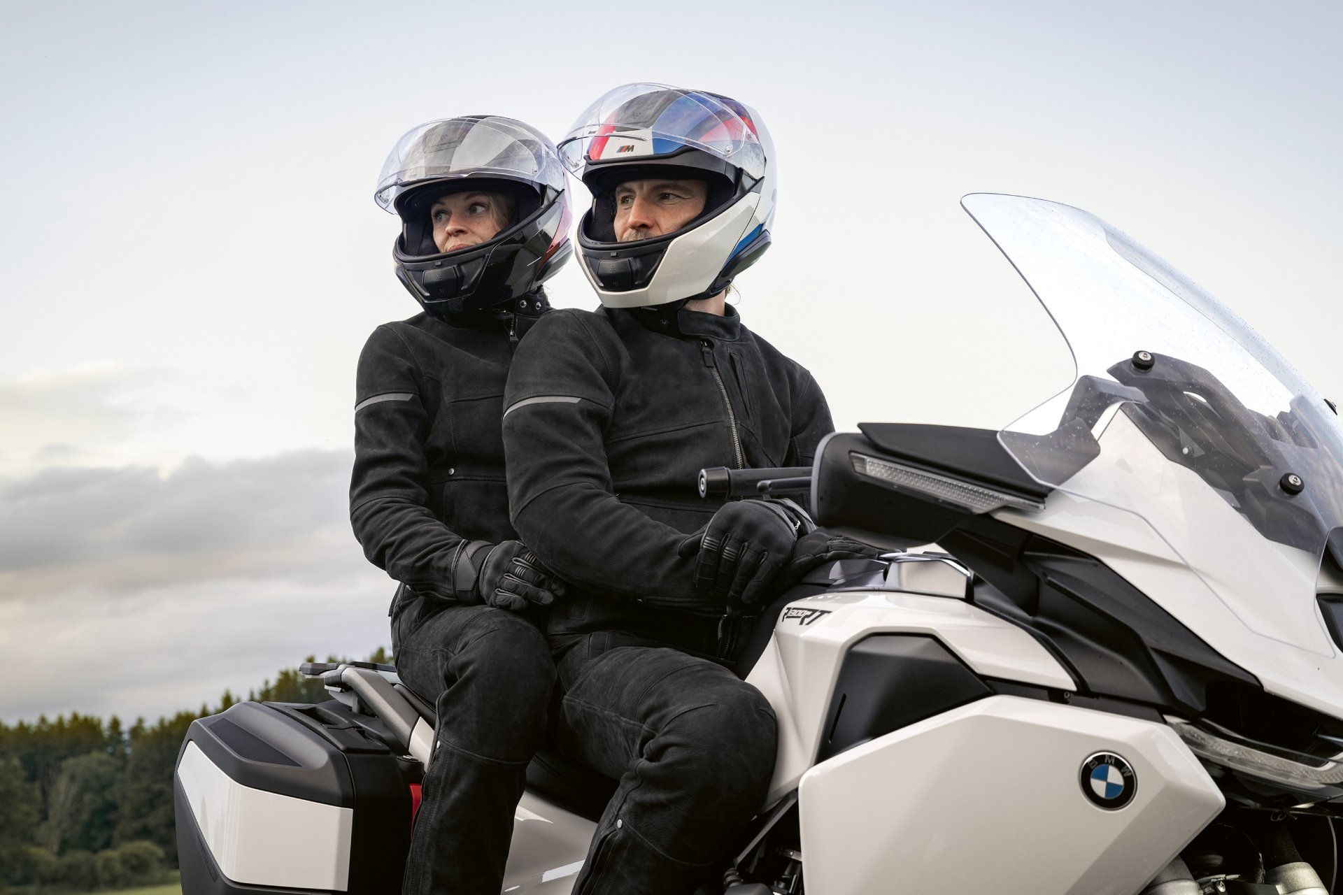 Los mejores cascos para viajar en moto por Colombia