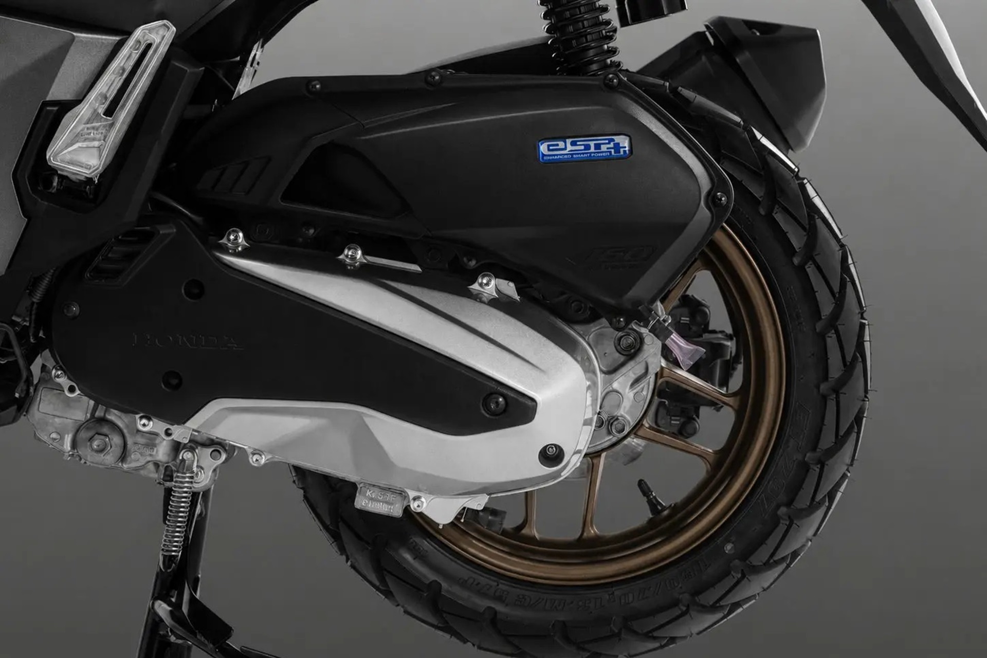 Honda ADV160 Trico Edition: La filial malaya de la marca viste el modelo con sus colores de guerra