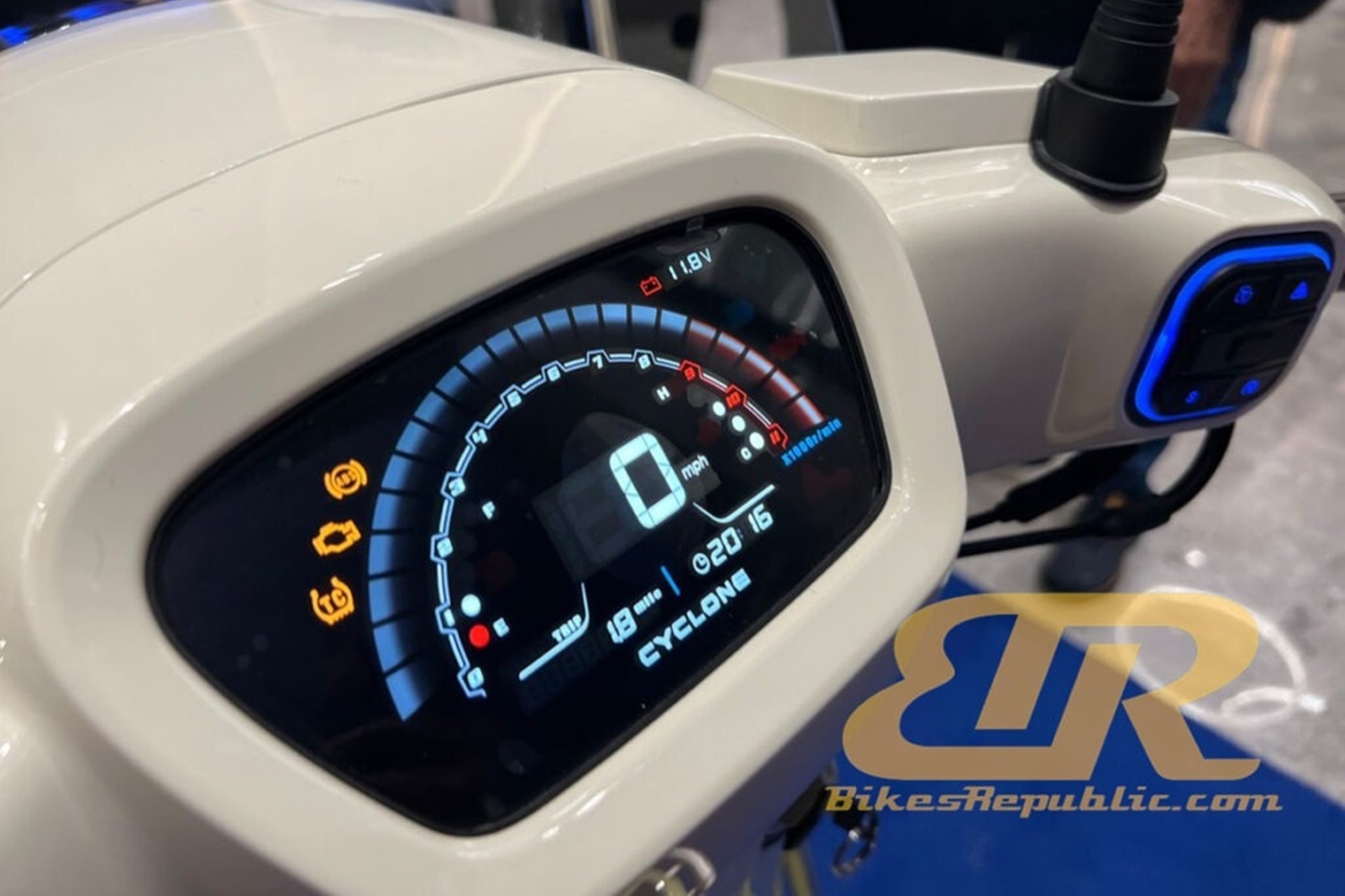 Cyclone RT250E: el nuevo scooter retro de 250 cc con 25 CV y mucho equipamiento