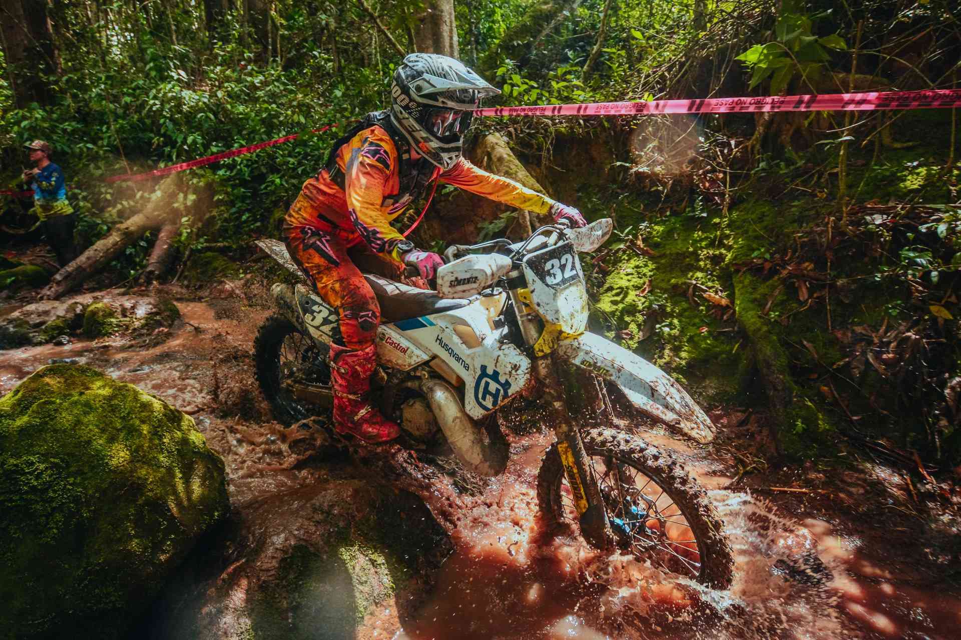 Daniella Acosta, la bogotana que se abrió camino en el enduro colombiano