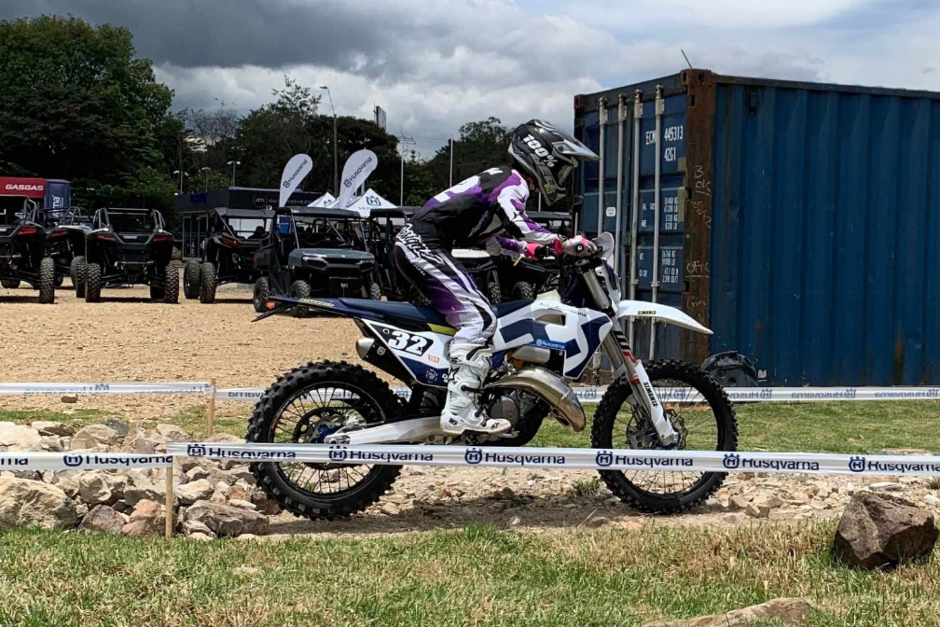 Daniella Acosta, primera piloto colombiana en disputar el Six Days de Enduro