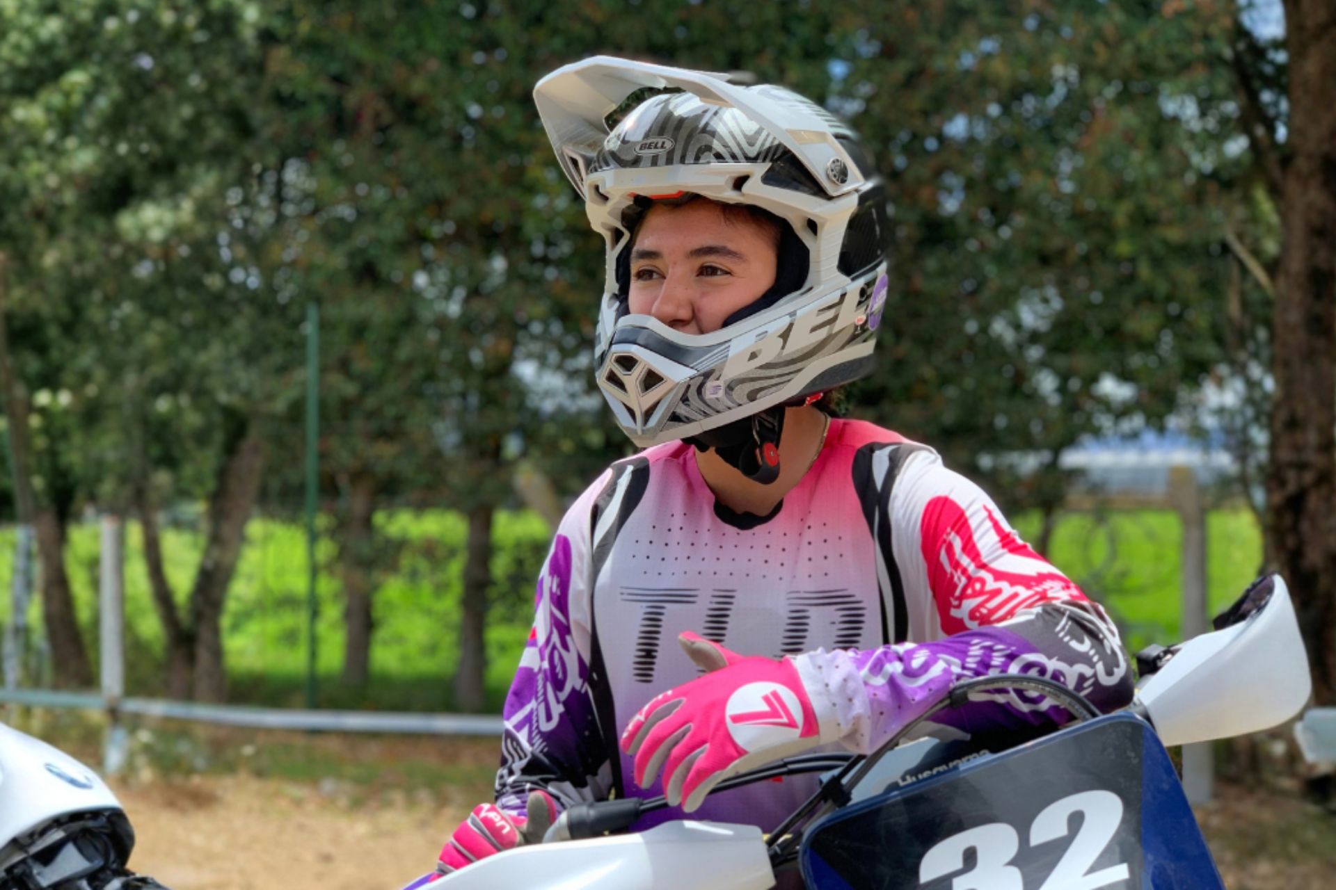 Daniella Acosta, primera piloto colombiana en disputar el Six Days de Enduro