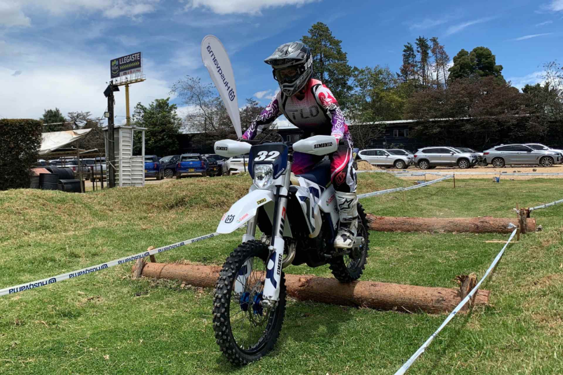 Daniella Acosta, primera piloto colombiana en disputar el Six Days de Enduro