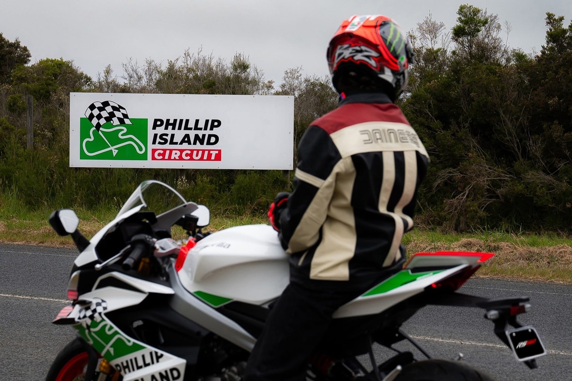 Aprilia rinde su particular homenaje a Phillip Island con una serie limitada de la RS 660