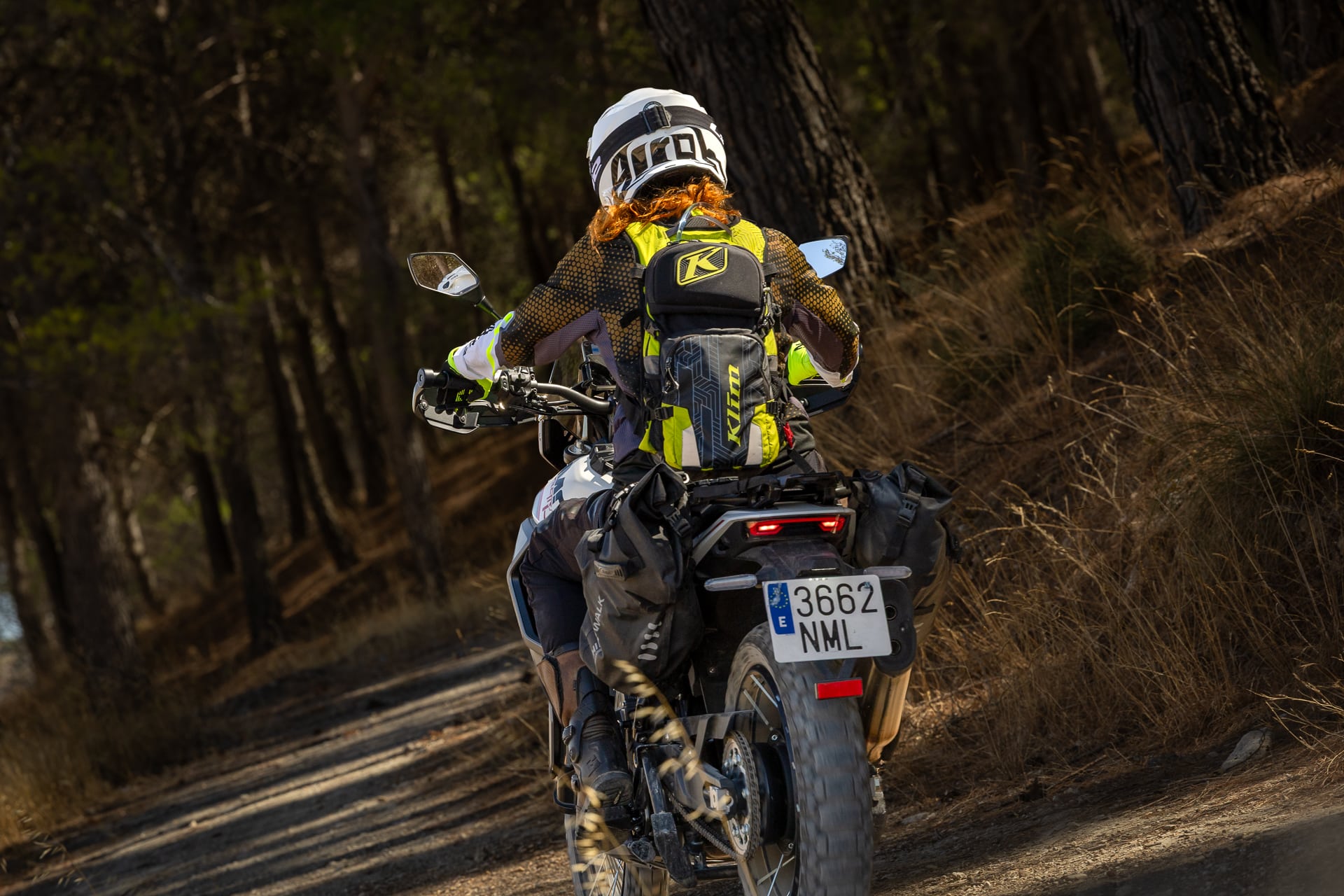 Viaje on y off-road con una 450: lo que necesitas saber al elegir y preparar la moto