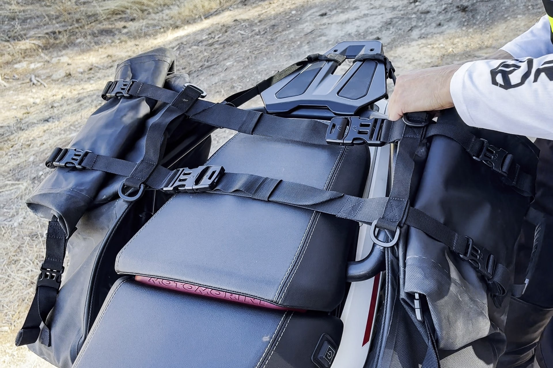 Viaje on y off-road con una 450: lo que necesitas saber al elegir y preparar la moto