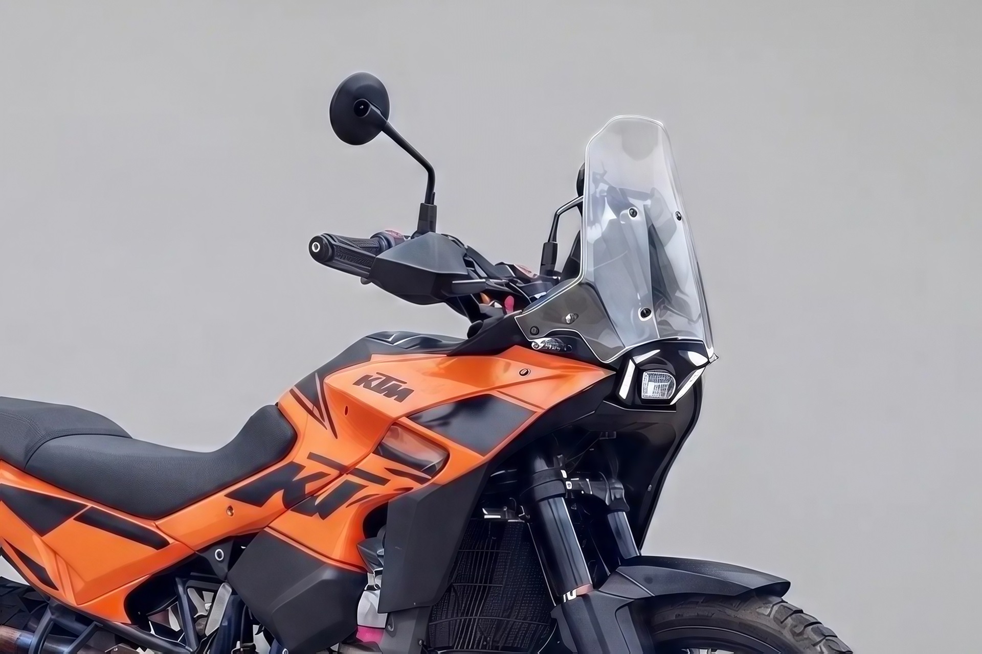 KTM resucita la 990 Adventure: dos prototipos apuntan a una nueva versión R para 2027