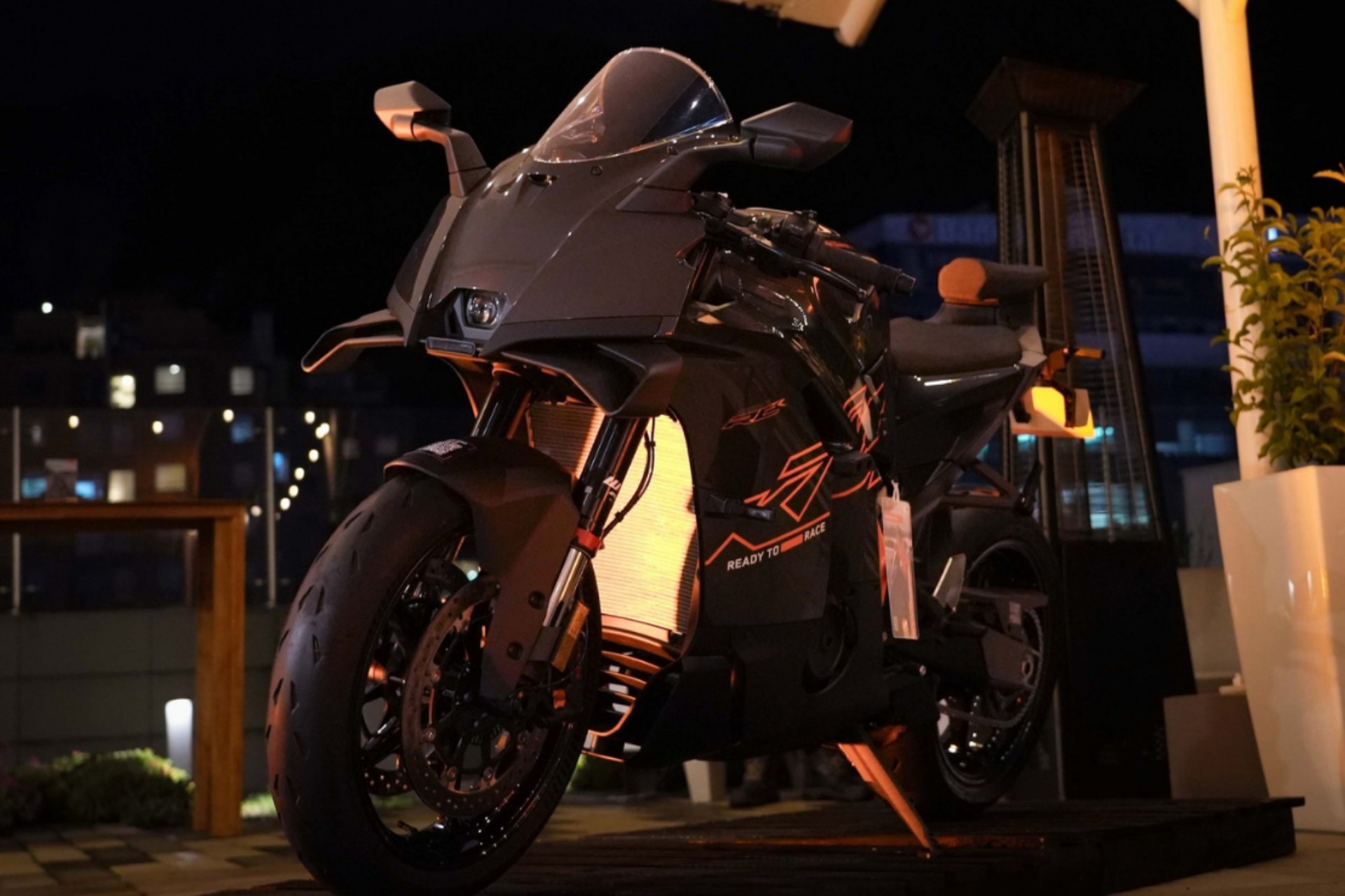 KTM estrena vitrina insignia en Bogotá y abre una nueva casa para los motociclistas
