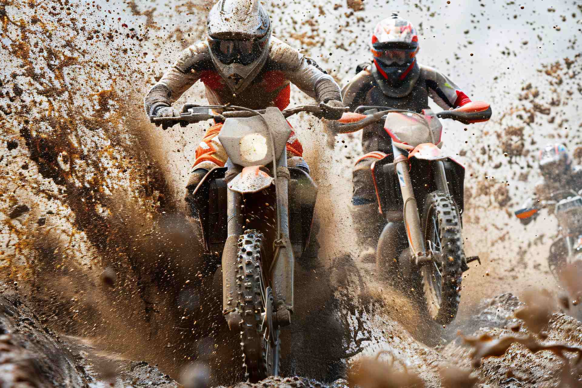 ¿Cómo limpiar su moto tras una larga jornada de mucho barro?