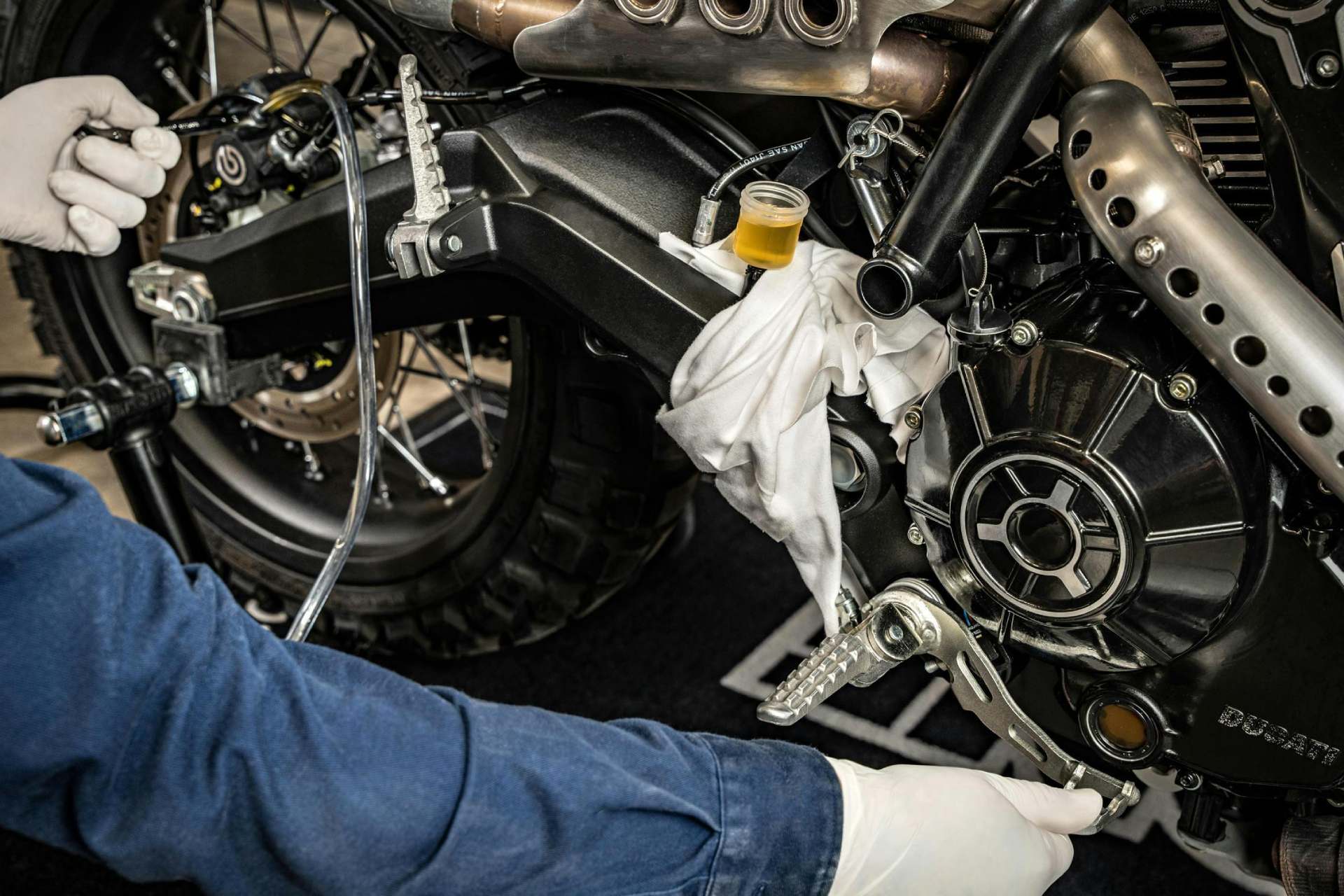¿Cada cuánto se debe cambiar el líquido de frenos de una motocicleta?