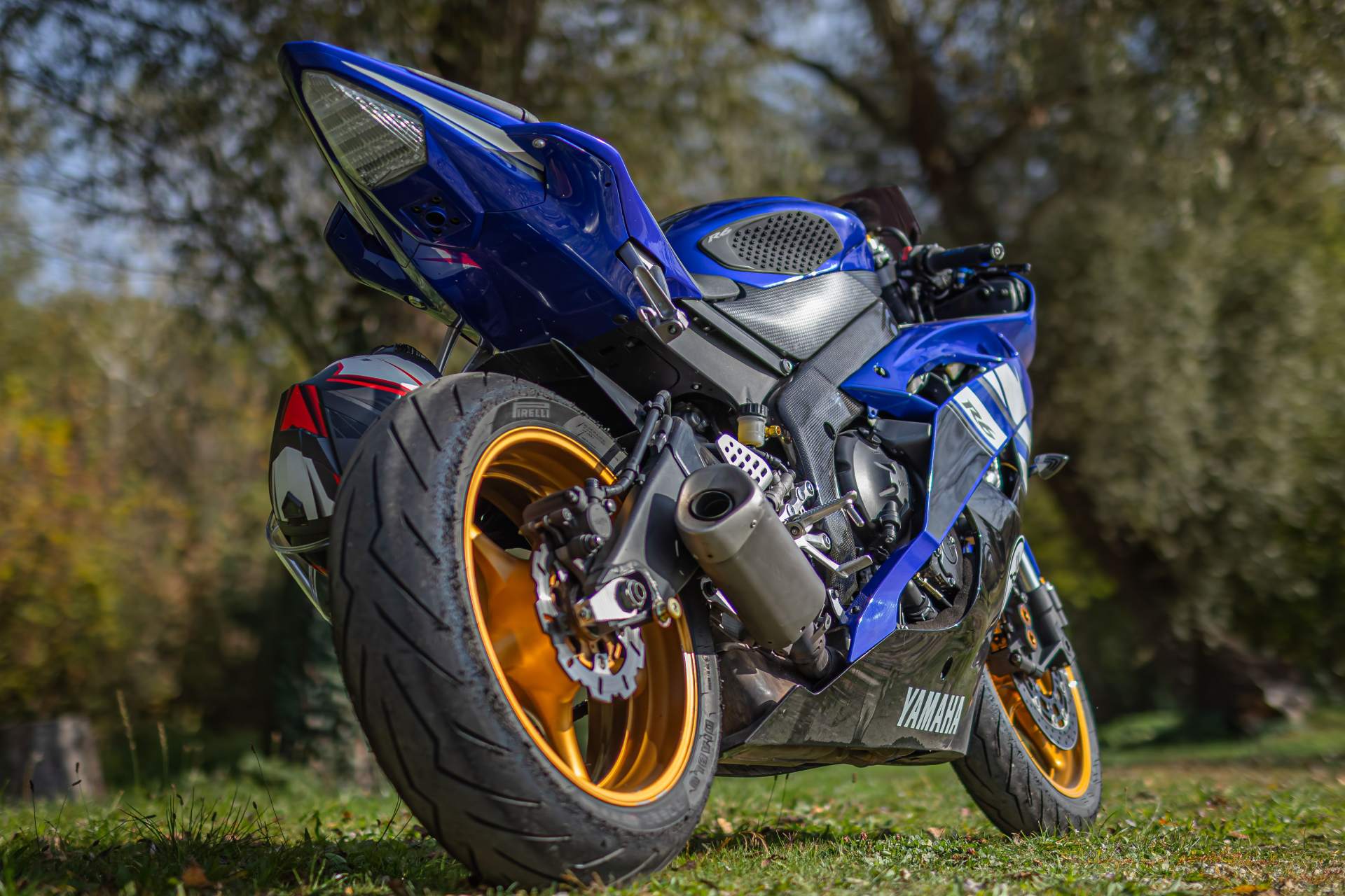 ¿Por qué no se deben montar llantas diferentes en una moto?