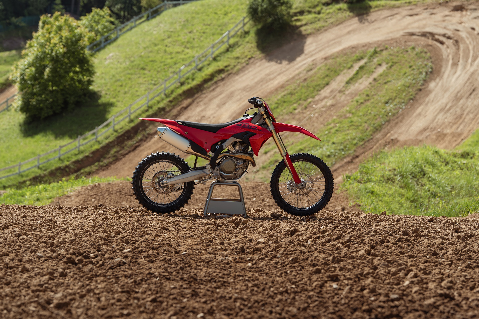 Gama Ducati Desmo450 MX 2027: más prestaciones y mejor ergonomía para favorecer el pilotaje