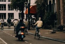 La distancia que todos los motociclistas deben respetar frente a los ciclistas