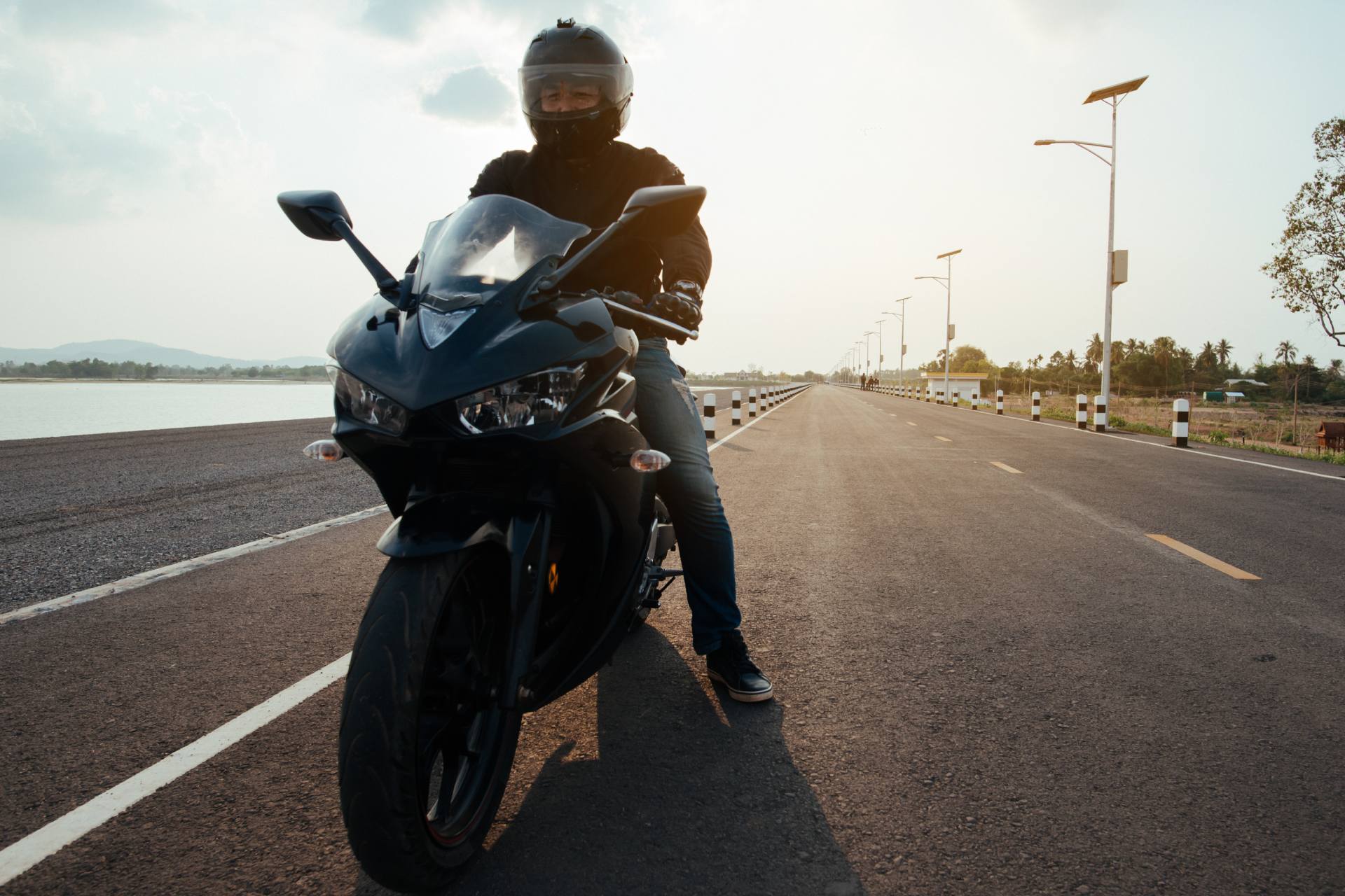 ¿Cómo manejar una motocicleta de forma segura durante un sismo?