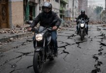 ¿Cómo manejar una motocicleta de forma segura durante un sismo?
