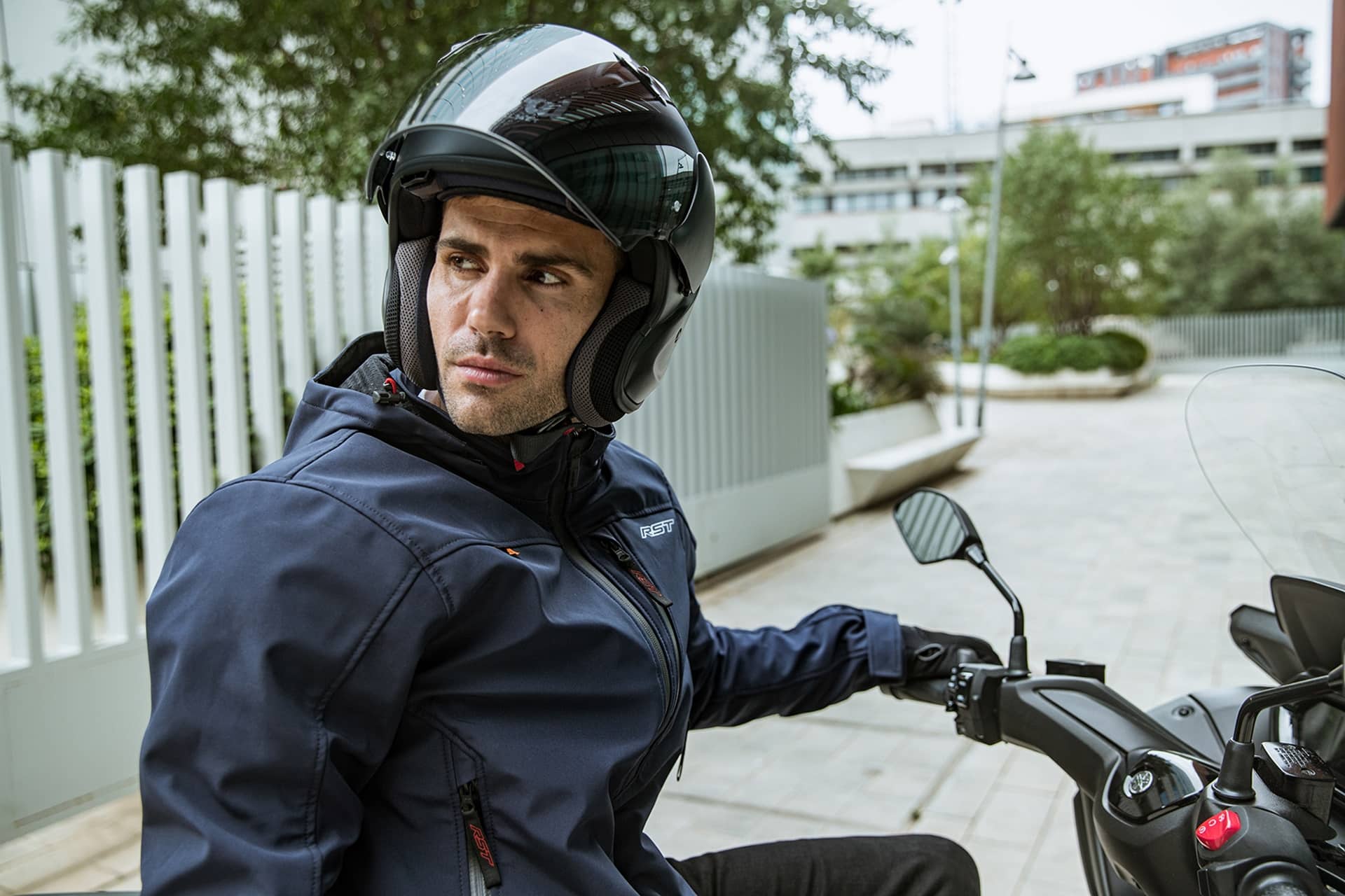 Línea urbana RST 2027: Una colección capaz de integrarse en nuestra rutina motera diaria