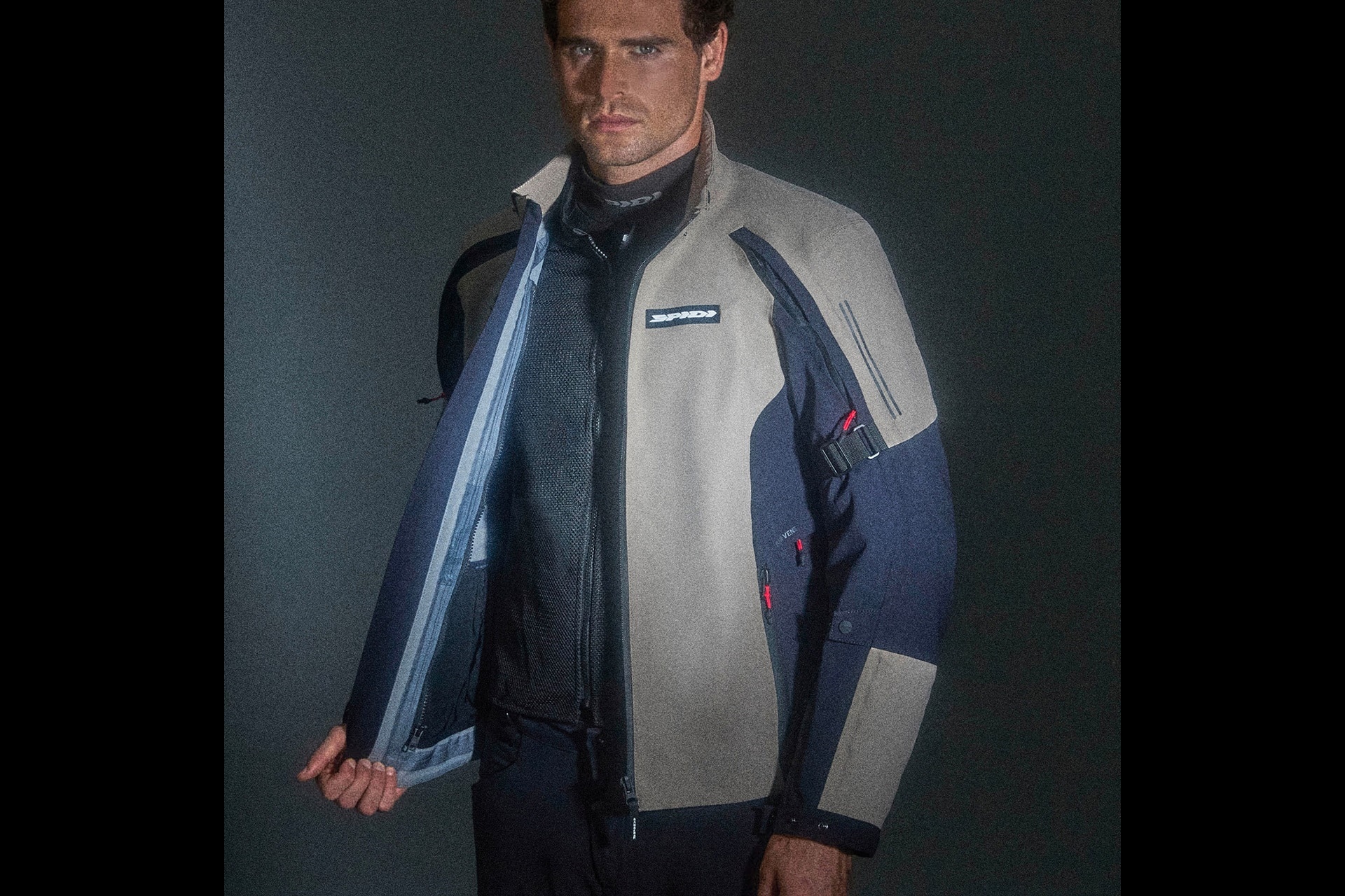 SPIDI invierte el diseño tradicional de las chaquetas multicapa con Step-In Armor