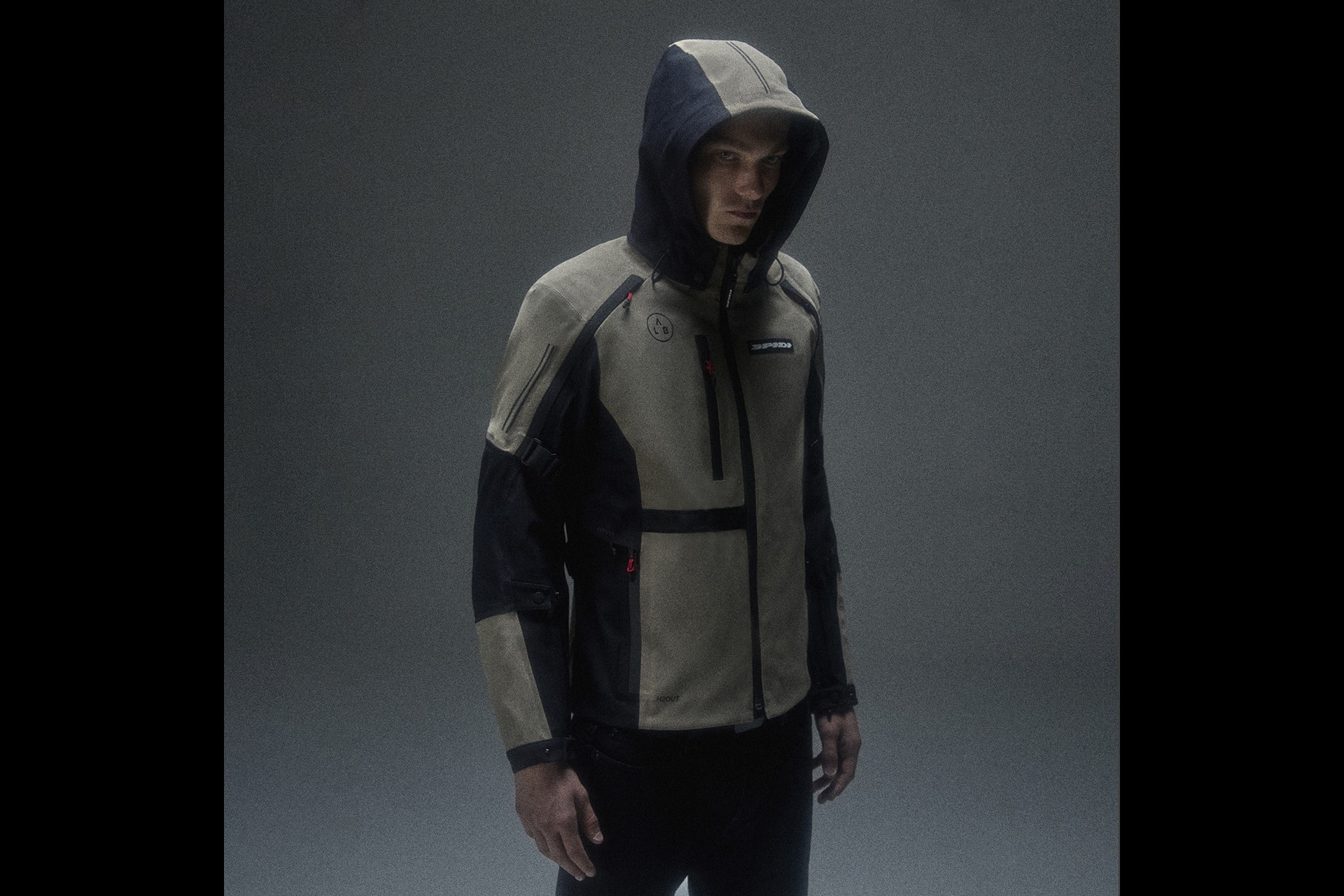 SPIDI invierte el diseño tradicional de las chaquetas multicapa con Step-In Armor