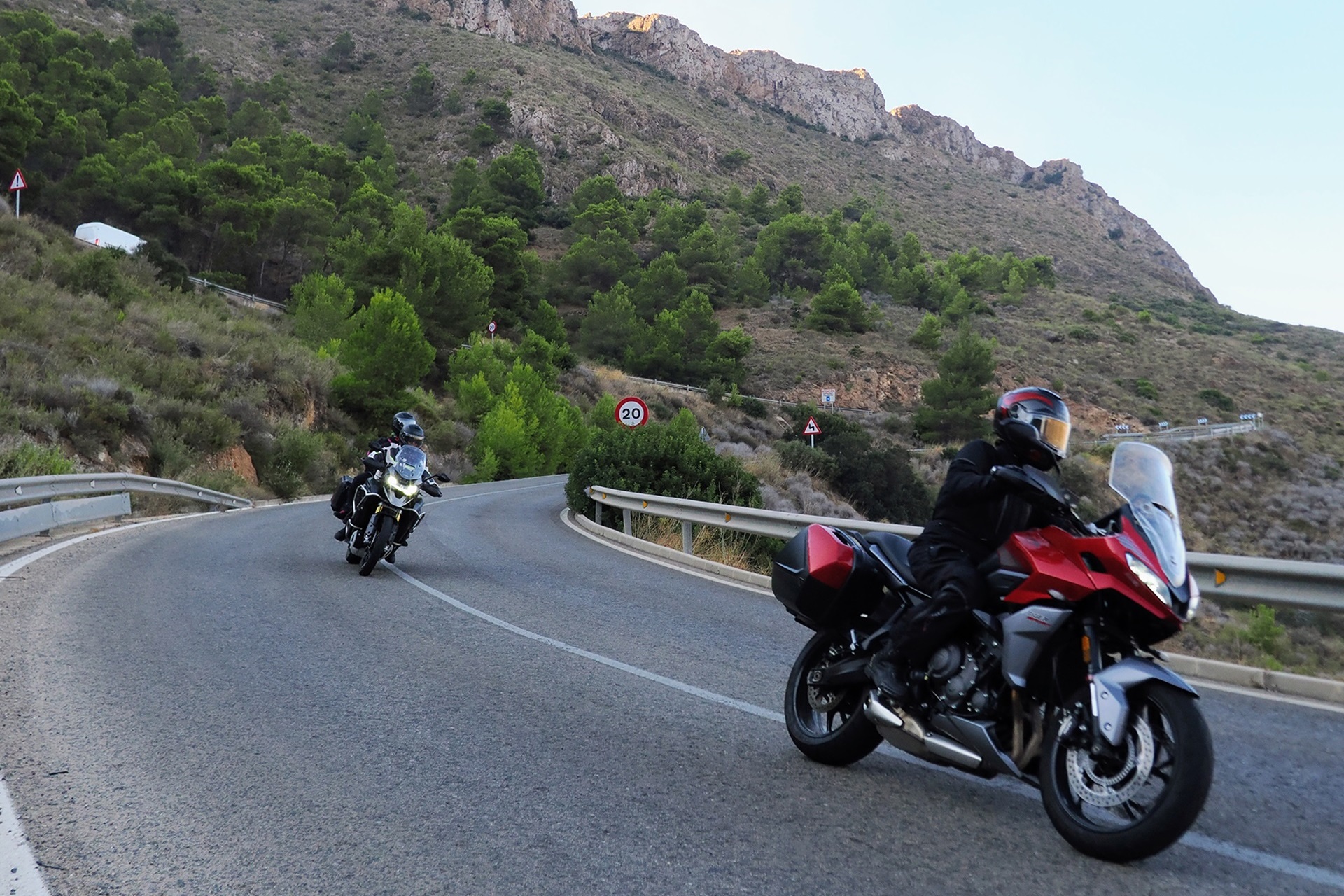 Triumph Coast 2 Coast 2026: Un centenar de motos recorrieron el este y sur peninsular