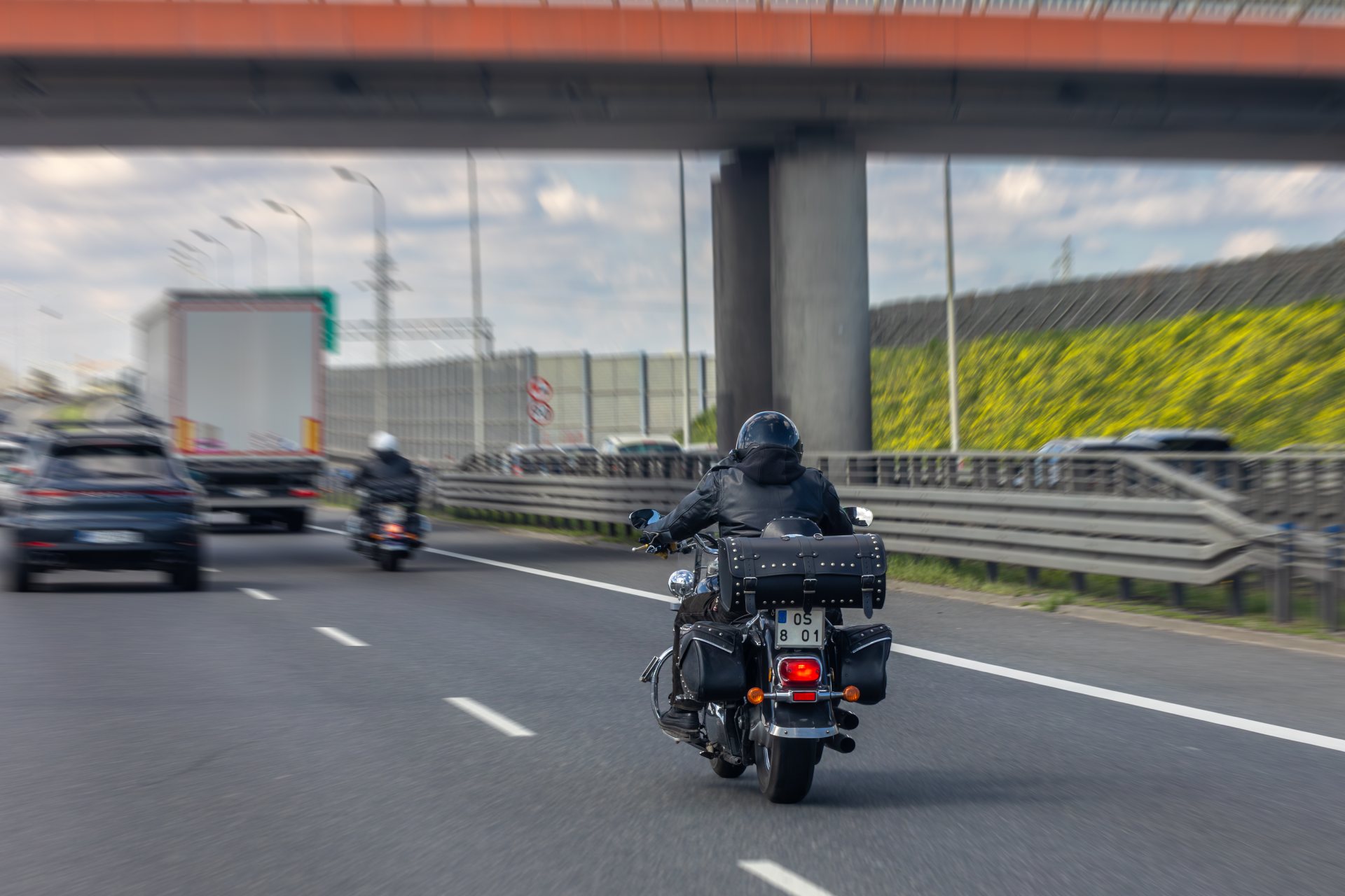 Leyes y normas que están cambiando la movilidad de las motos en Colombia