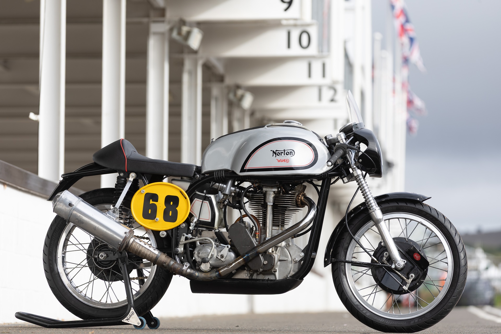 Norton y Works Racing participan con una histórica Manx 30M en Goodwood Revival 2026