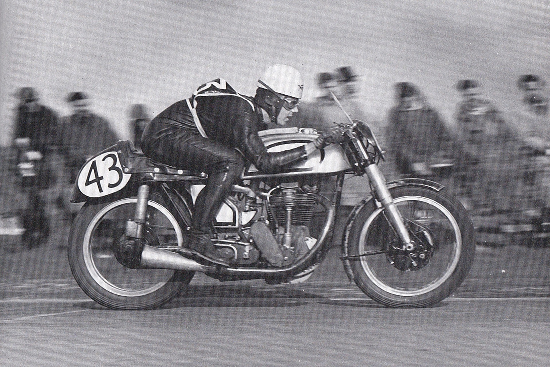 Norton y Works Racing participan con una histórica Manx 30M en Goodwood Revival 2026