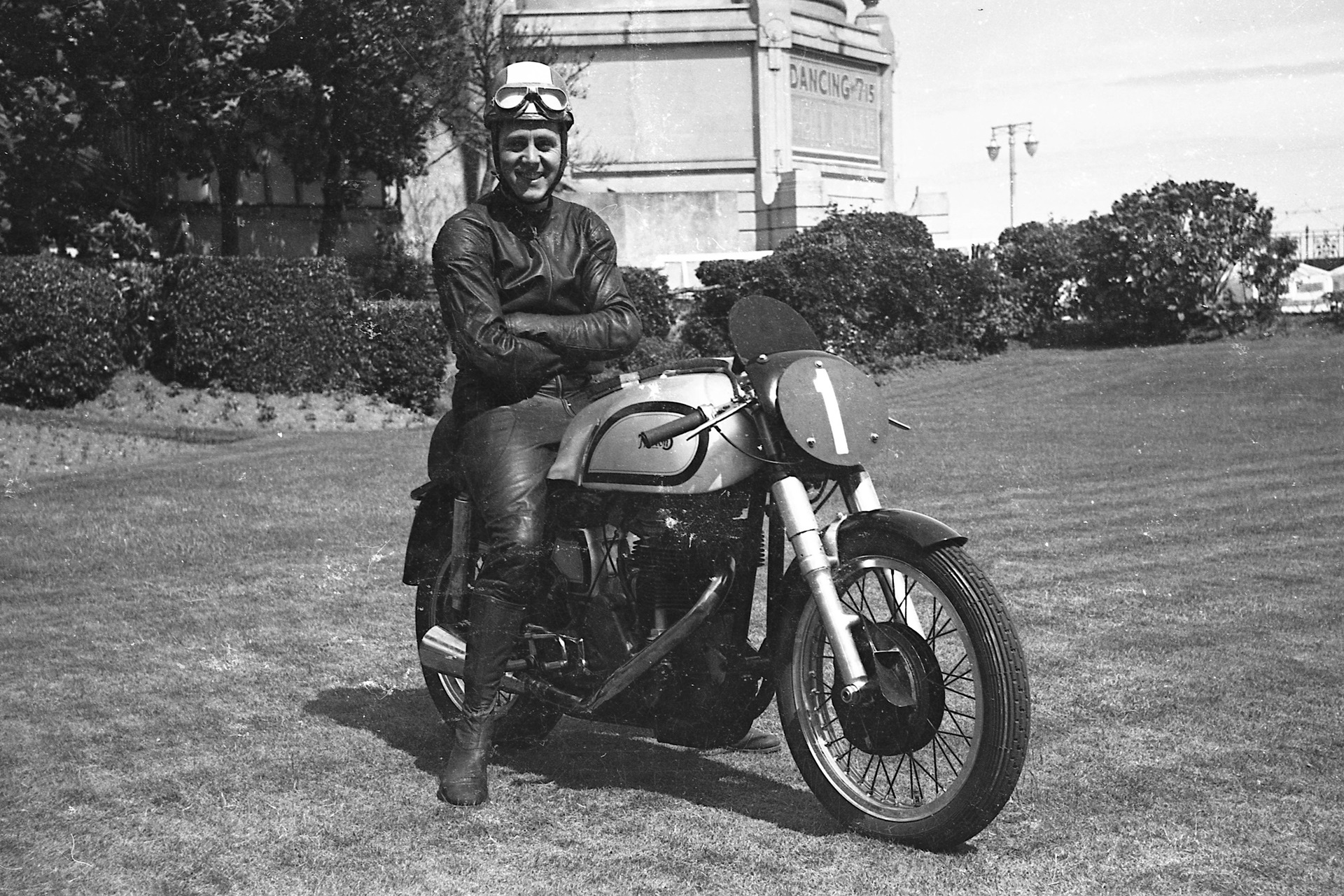 Norton y Works Racing participan con una histórica Manx 30M en Goodwood Revival 2026