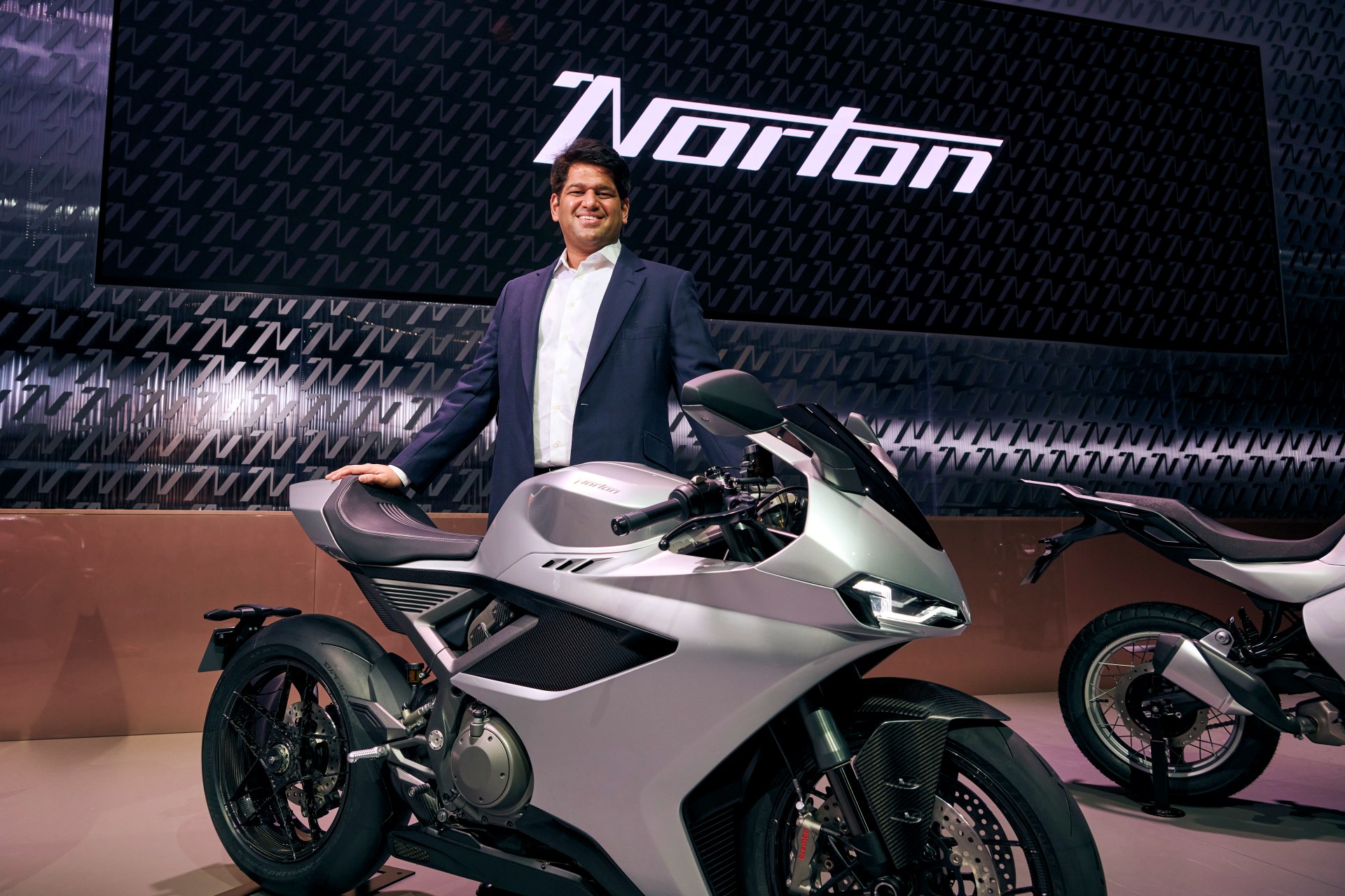 Norton nueva 450 monocilíndrica EICMA 2026