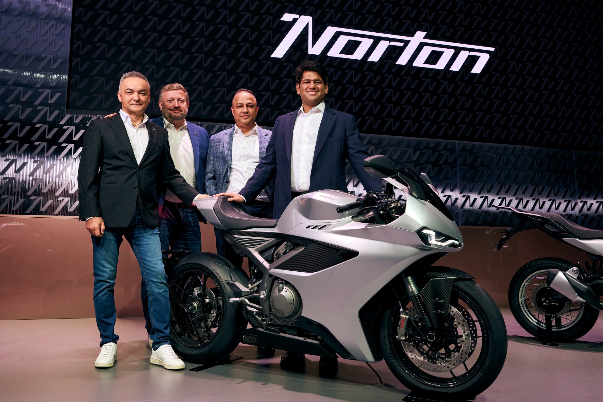 Norton nueva 450 monocilíndrica EICMA 2026