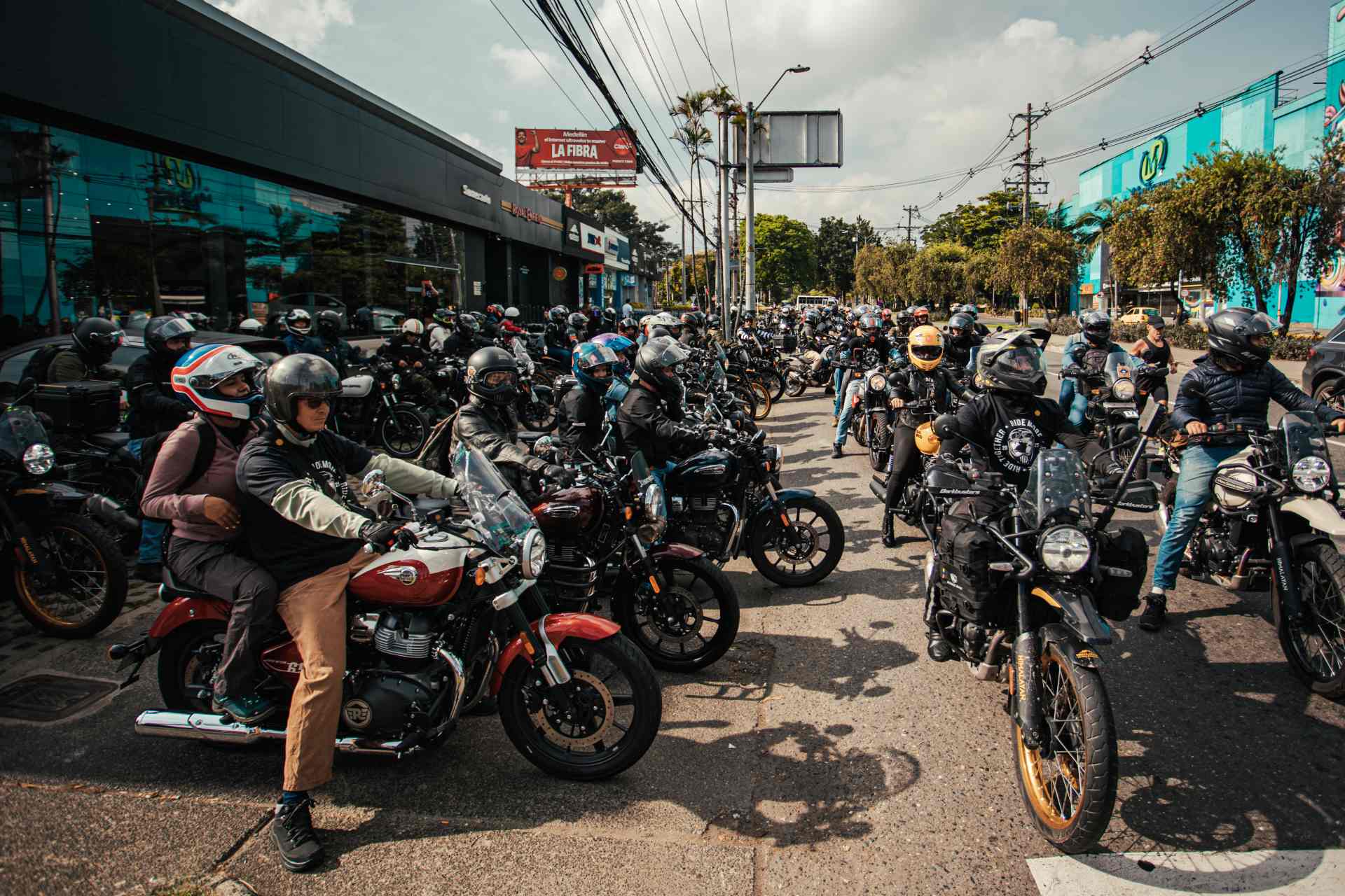 Royal Enfield One Ride 2026: Colombia y una voz solidaria con más de 5.000 motociclistas