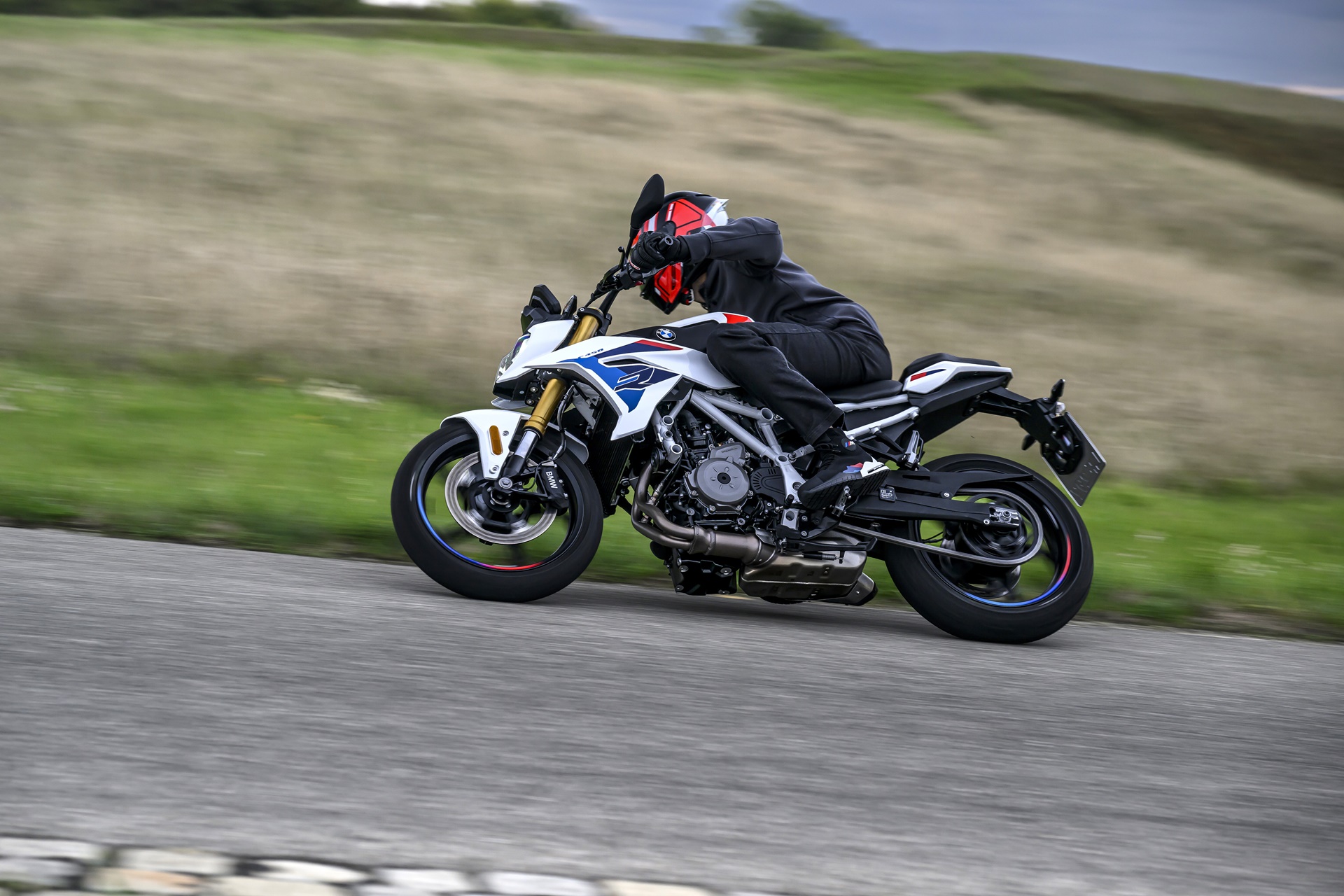 BMW F 450 R: 48 CV, 175 kilos y todo lo necesario para iniciarse en el A2