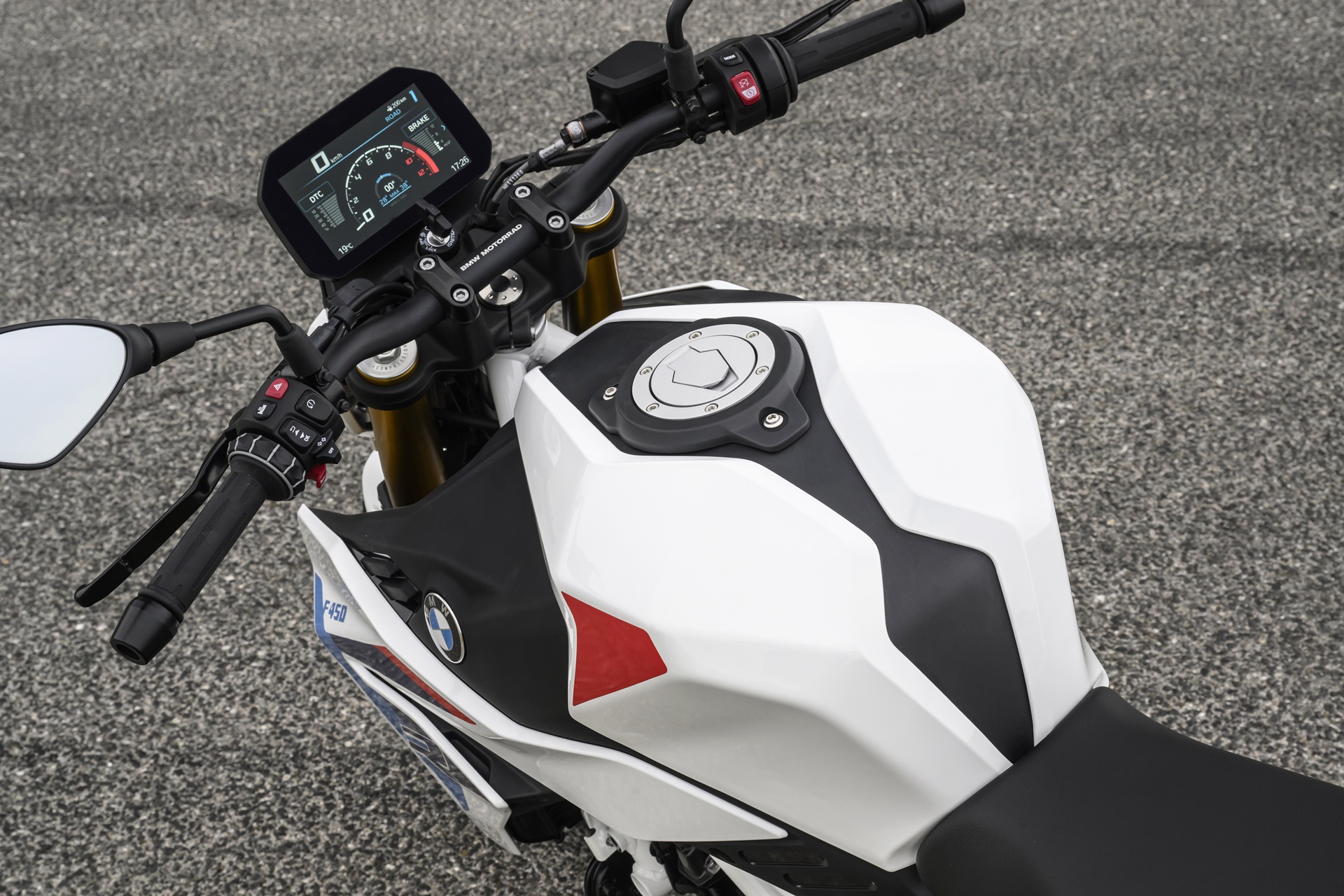 BMW F 450 R: 48 CV, 175 kilos y todo lo necesario para iniciarse en el A2