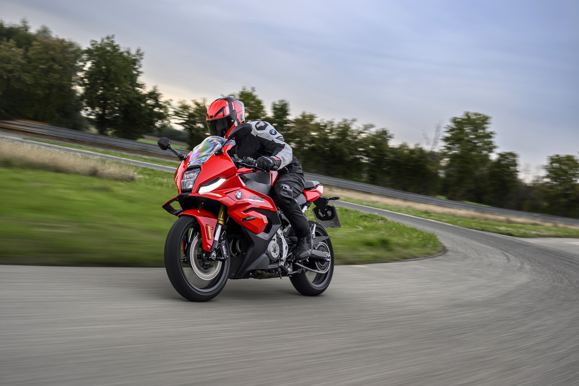 F 450 RR 2027: “La puerta de entrada perfecta al mundo de las motos BMW RR”