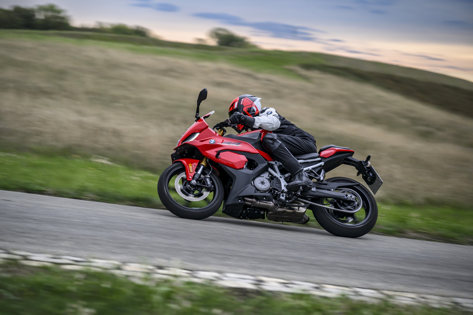 F 450 RR 2027: “La puerta de entrada perfecta al mundo de las motos BMW RR”