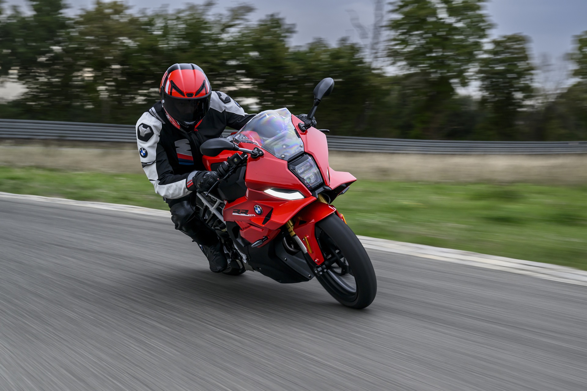 F 450 RR 2027: “La puerta de entrada perfecta al mundo de las motos BMW RR”
