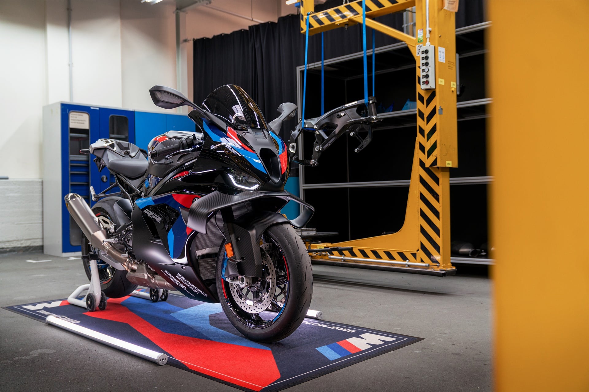BMW presenta la tercera generación del chasis M Motorsport para la BMW M 1000 RR 2027