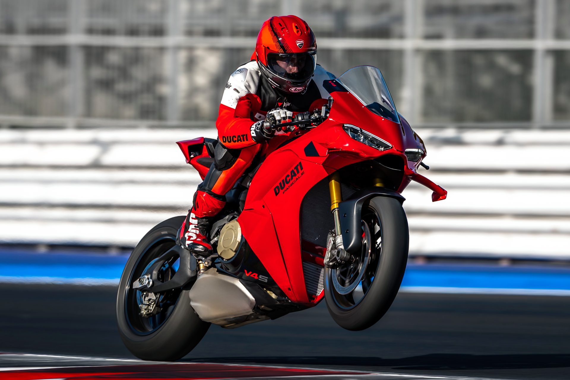 Ducati Panigale V4 2027, potente máquina italiana con tecnología de MotoGP