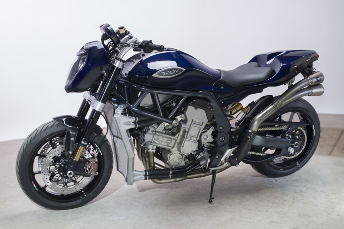 PGM V8: una loca creación con dos motores de R1, 334 CV y 180.000 dólares de la época