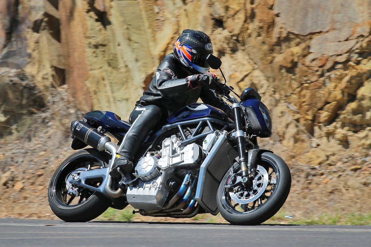 PGM V8: una loca creación con dos motores de R1, 334 CV y 180.000 dólares de la época