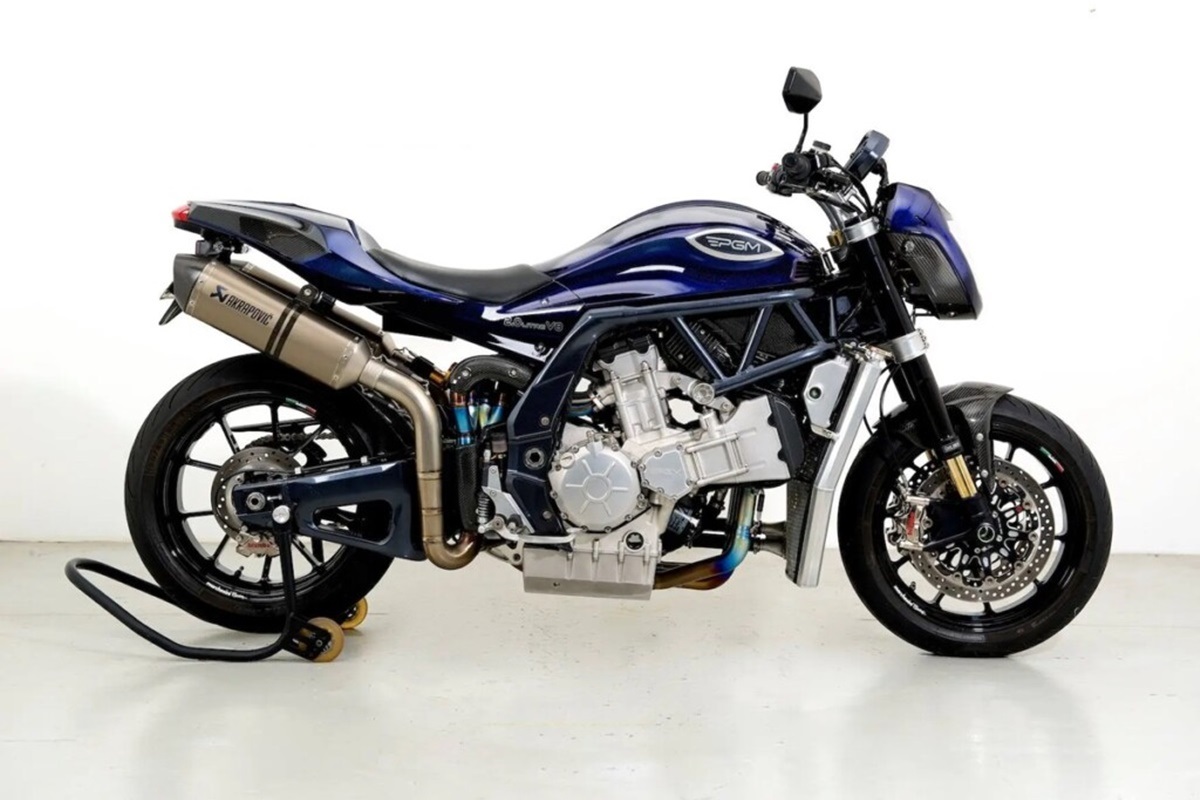 PGM V8: una loca creación con dos motores de R1, 334 CV y 180.000 dólares de la época
