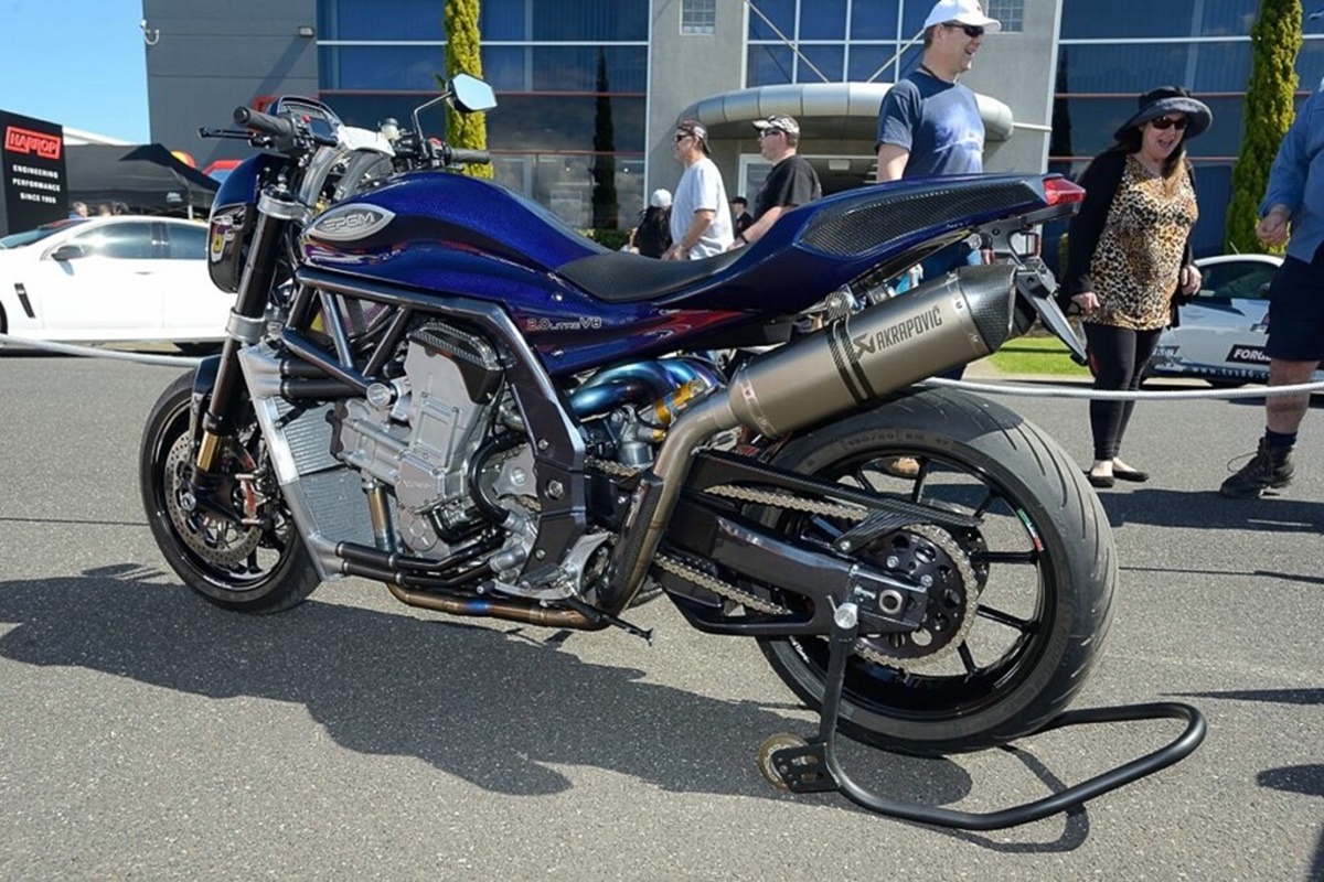 PGM V8: una loca creación con dos motores de R1, 334 CV y 180.000 dólares de la época