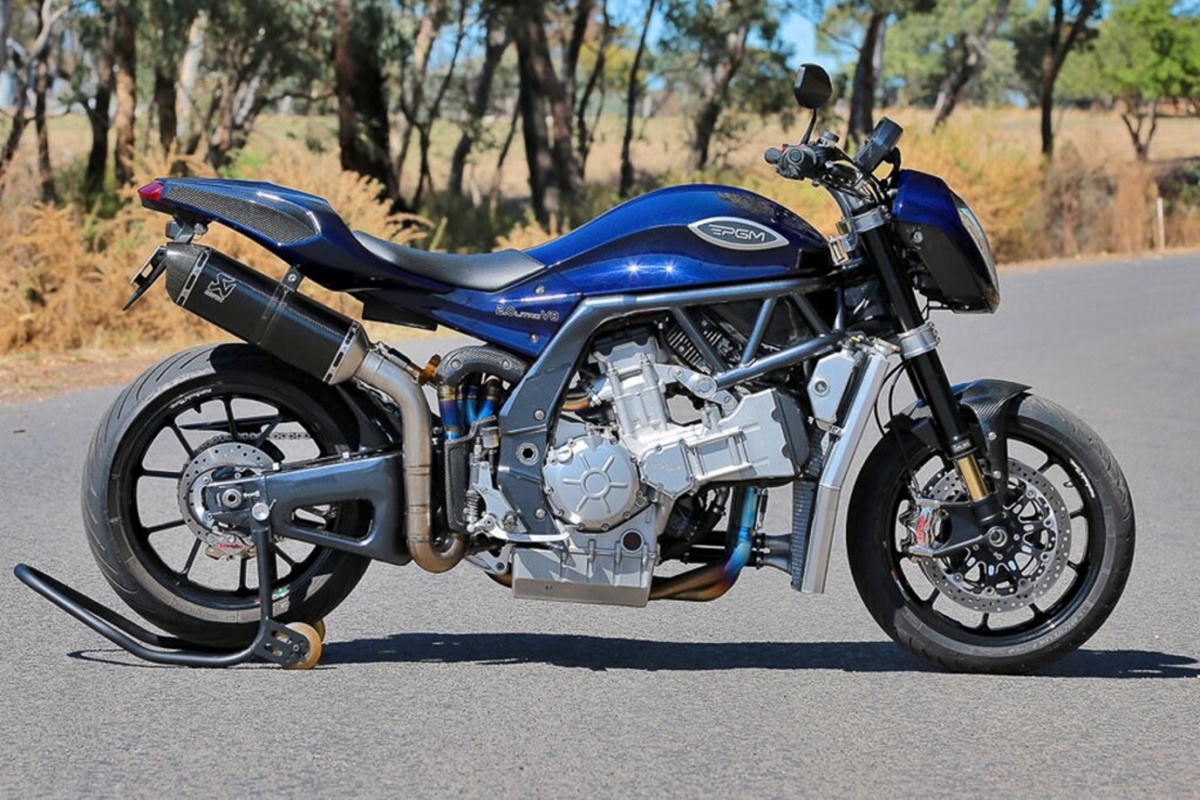 PGM V8: una loca creación con dos motores de R1, 334 CV y 180.000 dólares de la época