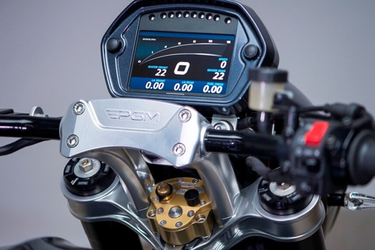 PGM V8: una loca creación con dos motores de R1, 334 CV y 180.000 dólares de la época