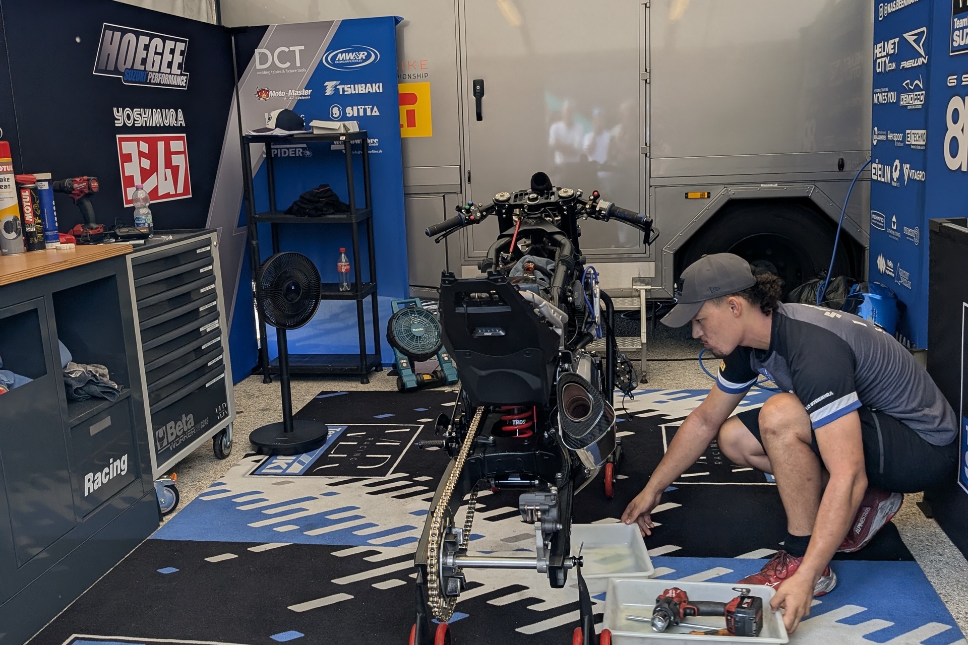 El WorldSBK convierte Jerez en una fiesta del motociclismo con carreras decisivas y un paddock muy cercano