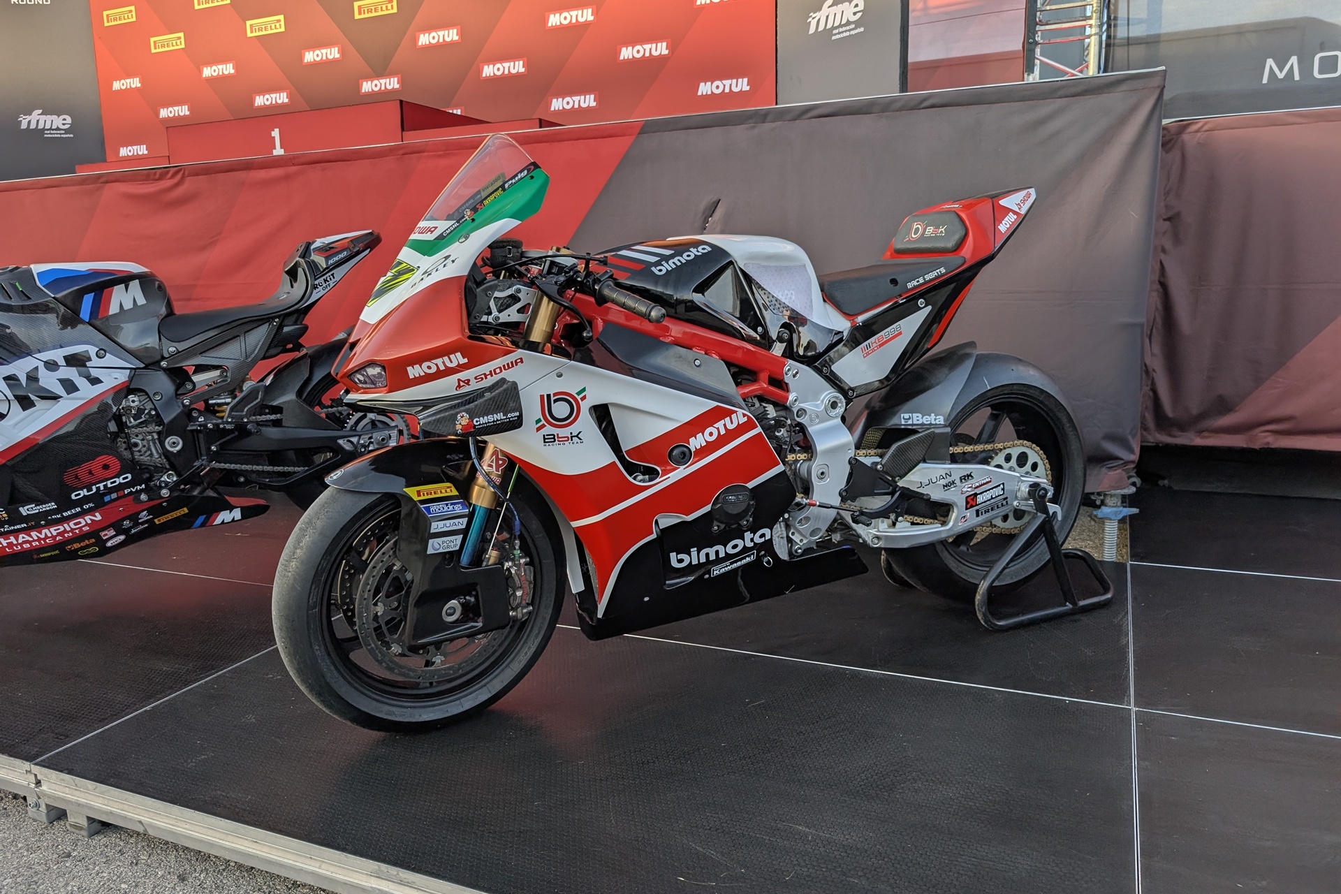 El WorldSBK convierte Jerez en una fiesta del motociclismo con carreras decisivas y un paddock muy cercano