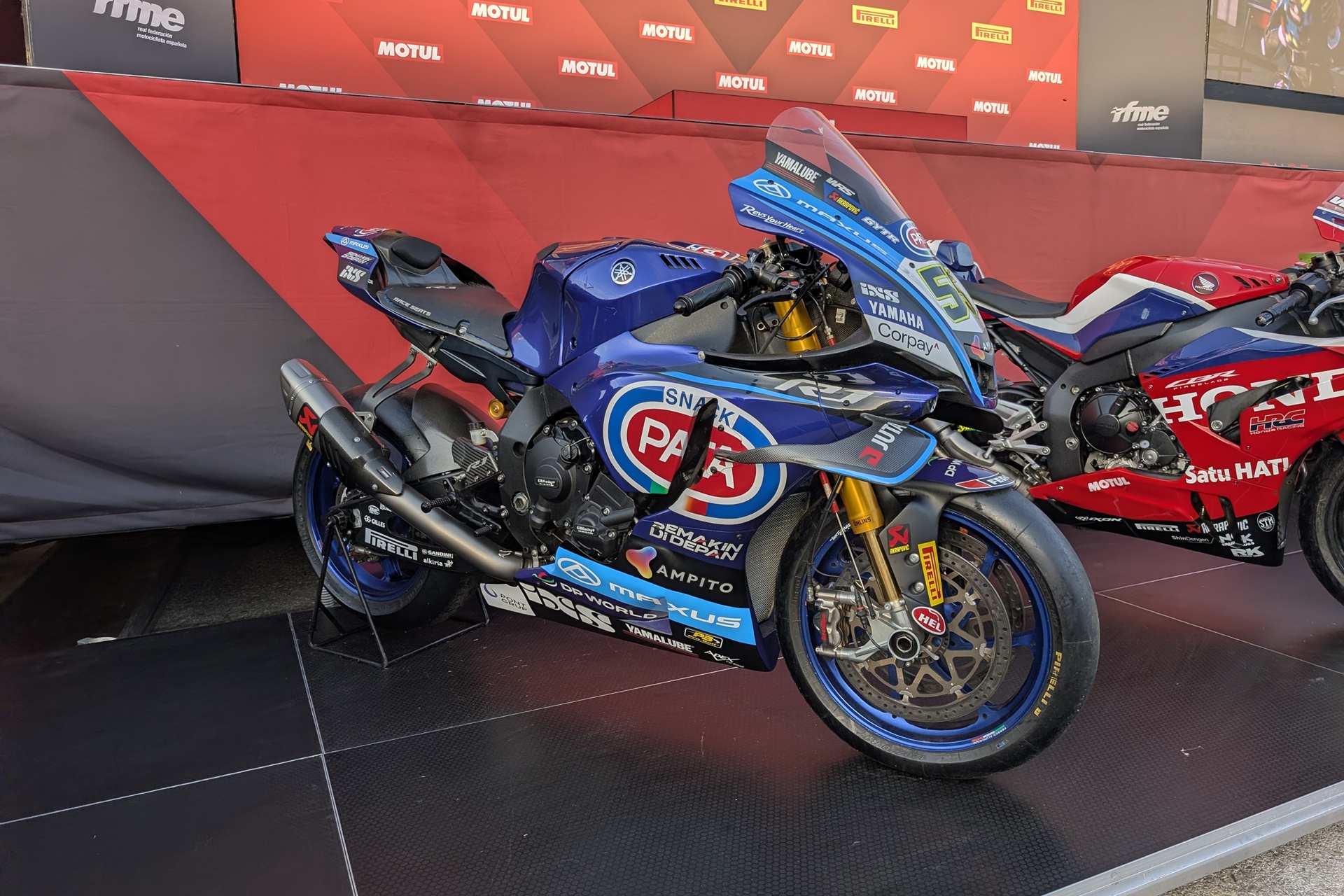 El WorldSBK convierte Jerez en una fiesta del motociclismo con carreras decisivas y un paddock muy cercano