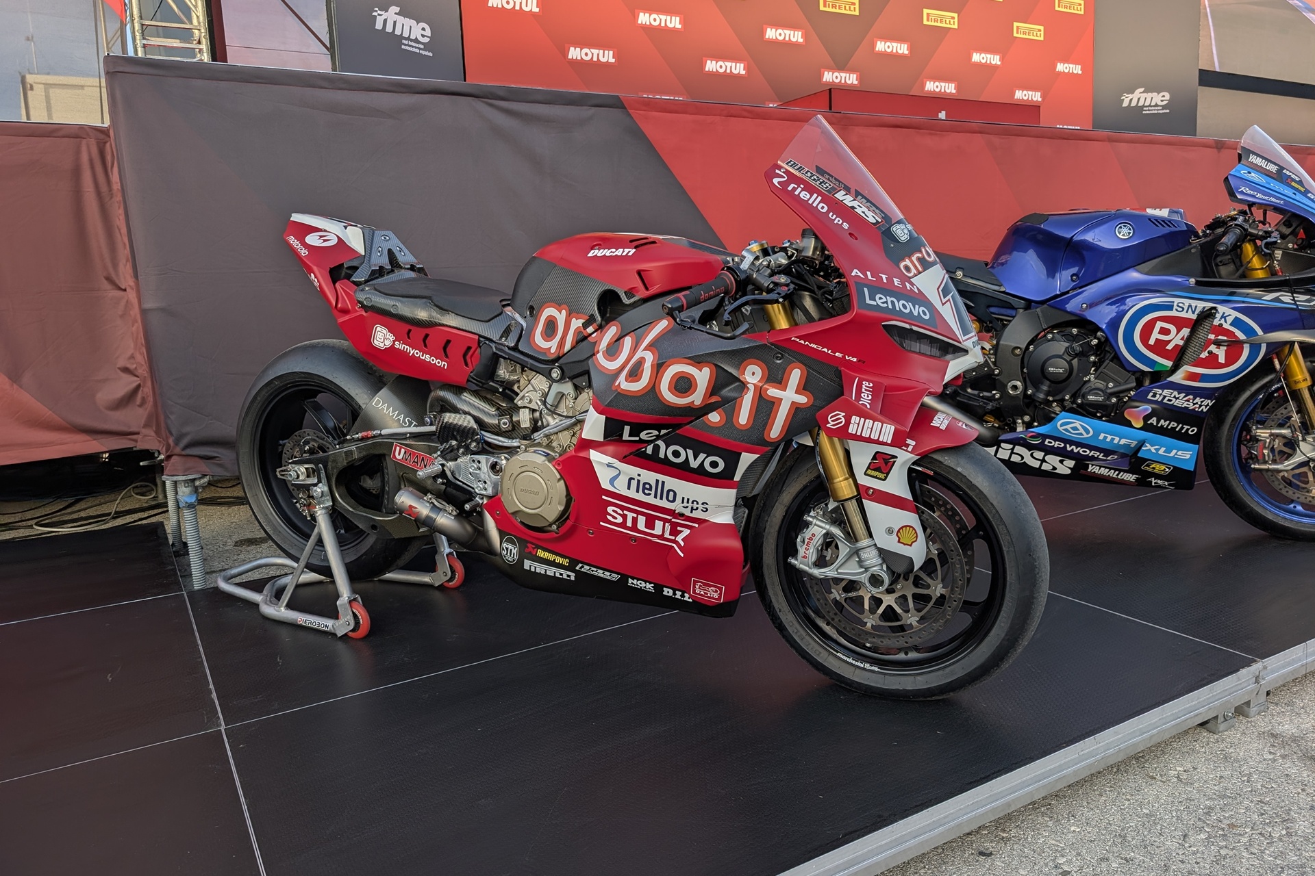 El WorldSBK convierte Jerez en una fiesta del motociclismo con carreras decisivas y un paddock muy cercano