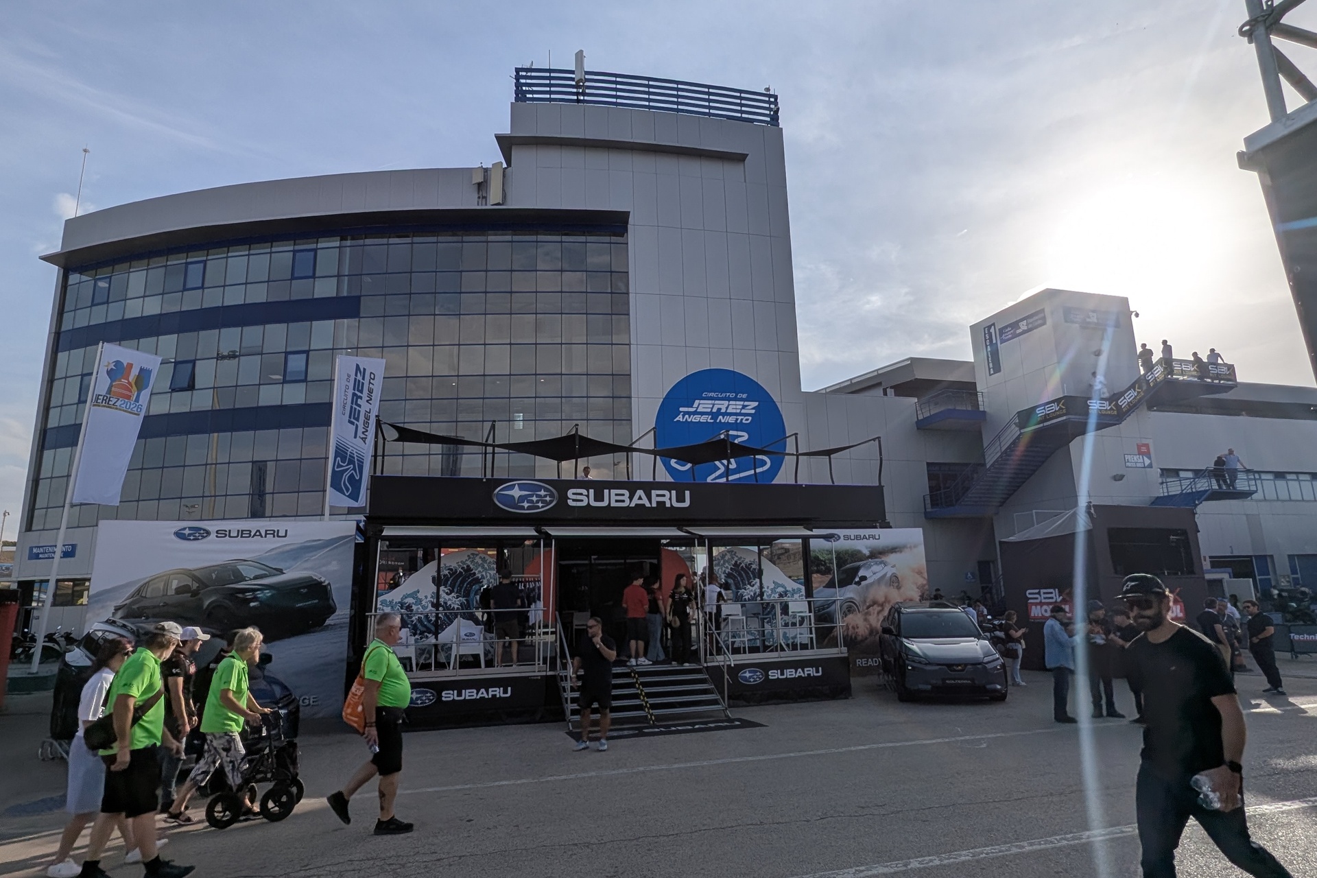 El WorldSBK convierte Jerez en una fiesta del motociclismo con carreras decisivas y un paddock muy cercano