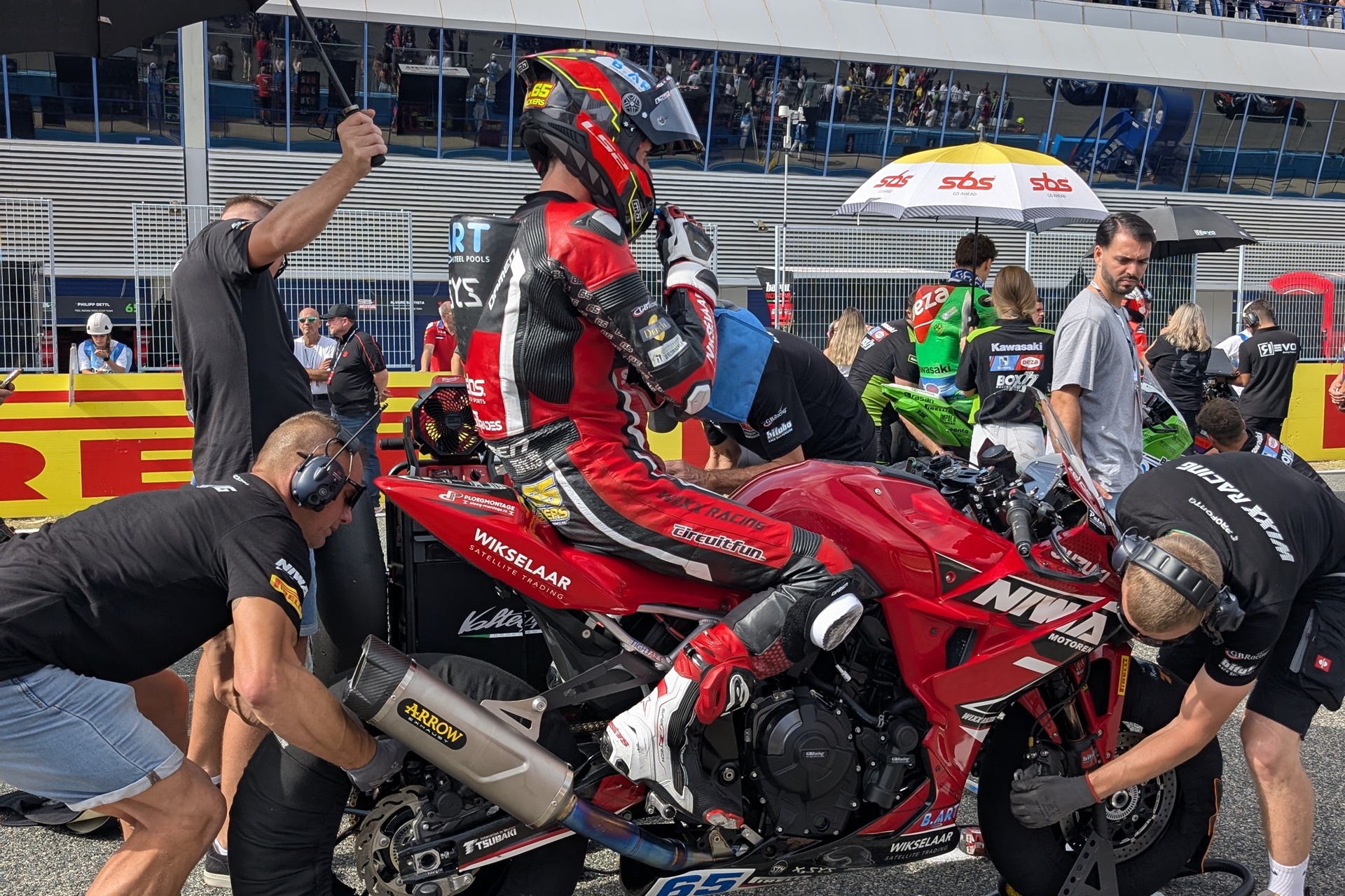 El WorldSBK convierte Jerez en una fiesta del motociclismo con carreras decisivas y un paddock muy cercano