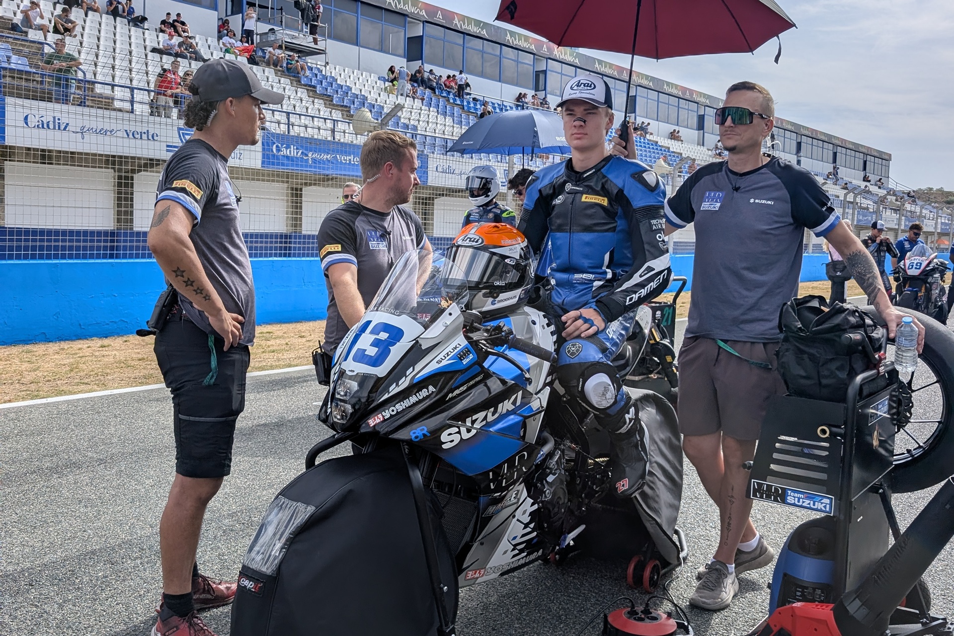 El WorldSBK convierte Jerez en una fiesta del motociclismo con carreras decisivas y un paddock muy cercano